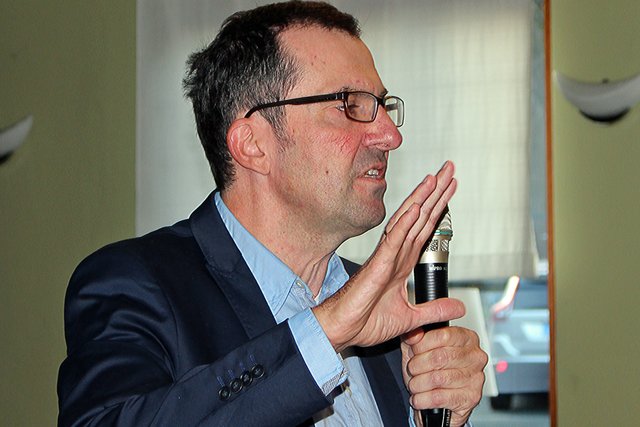 Aus der Fotoserie von © Jürgen Thoms -  Gruppentreffen der Parkinson Selbsthilfegruppe Unna am 14. November 2018  mit Dr. med. Pablo Pérez-González (Chefarzt der Neurologischen Klinik, Christophorus Kliniken Dülmen)