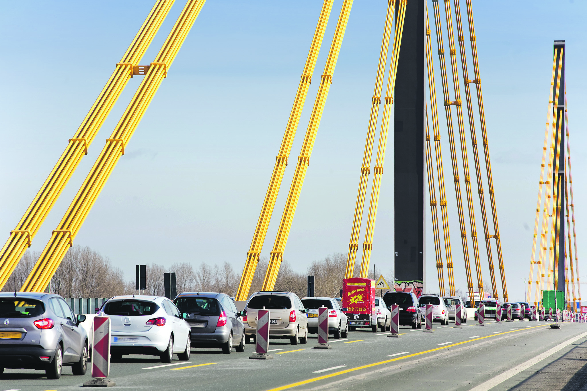 Immer wieder kommt es auf der maroden Brücke Neuenkamp zu Sperrungen. Foto: Kirchner