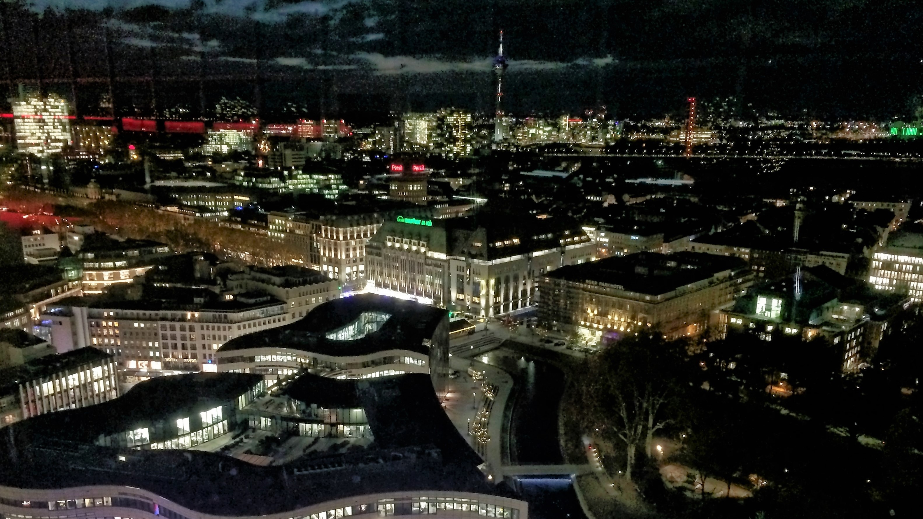 Blick vom Dreischeibenhaus in 80 Meter Höhe..
