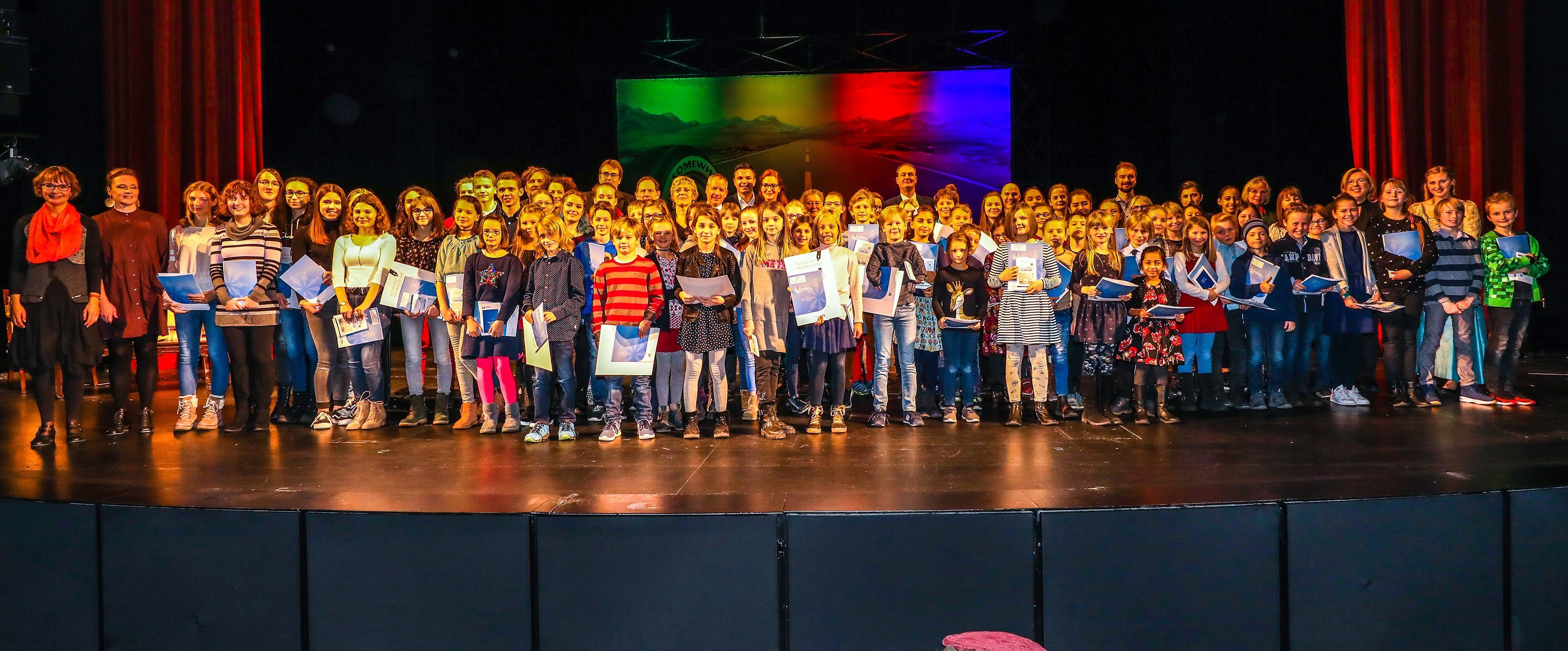 Über Bretter, die die Welt bedeuten, aber auch ganz normales Alltags-Theater schrieben Dortmunder Schüler, die besten wurden ausgezeichnet.