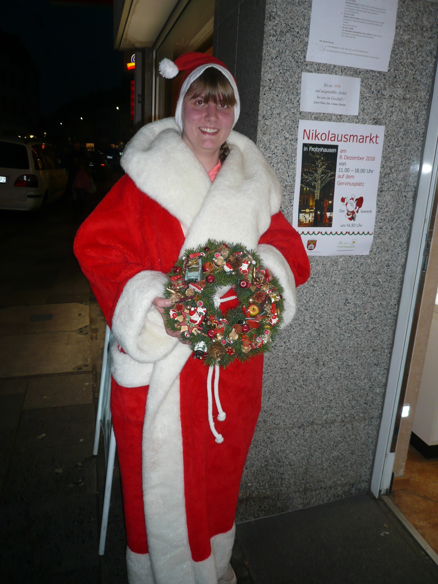 O, was ist das? 100 Jahre Wahlrecht für Frauen dieses Jahr. Kommt eventuell dieses Jahr eine Nikolaus-Frau oder ein Nikolaus-Mann. Eine spannende Frage in Essen-Frohnhausen.