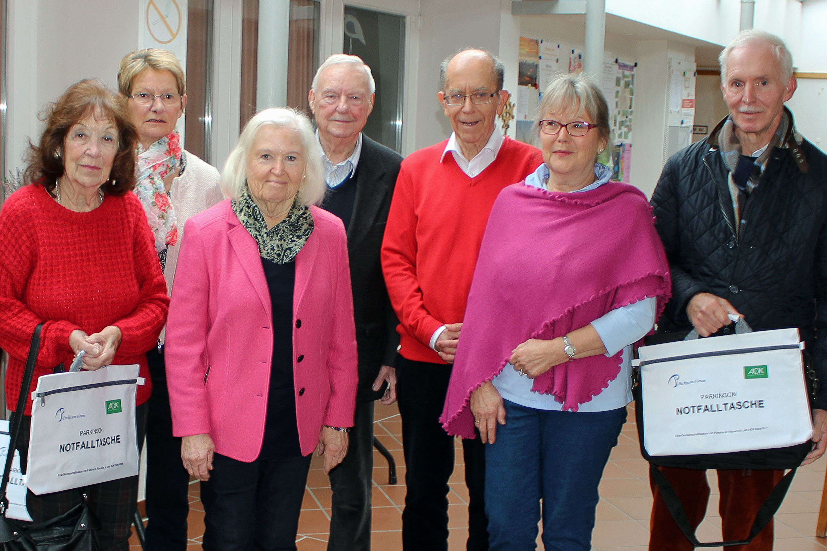 Foto © Jürgen Thoms - Bildmitte Rosemarie Pack, Dr. Hans Wille, Wolfgang Horstmann und Maritta Horstmann - Aus der Serie: Informationsveranstaltung zur Parkinson Notfalltasche in Rheinbach