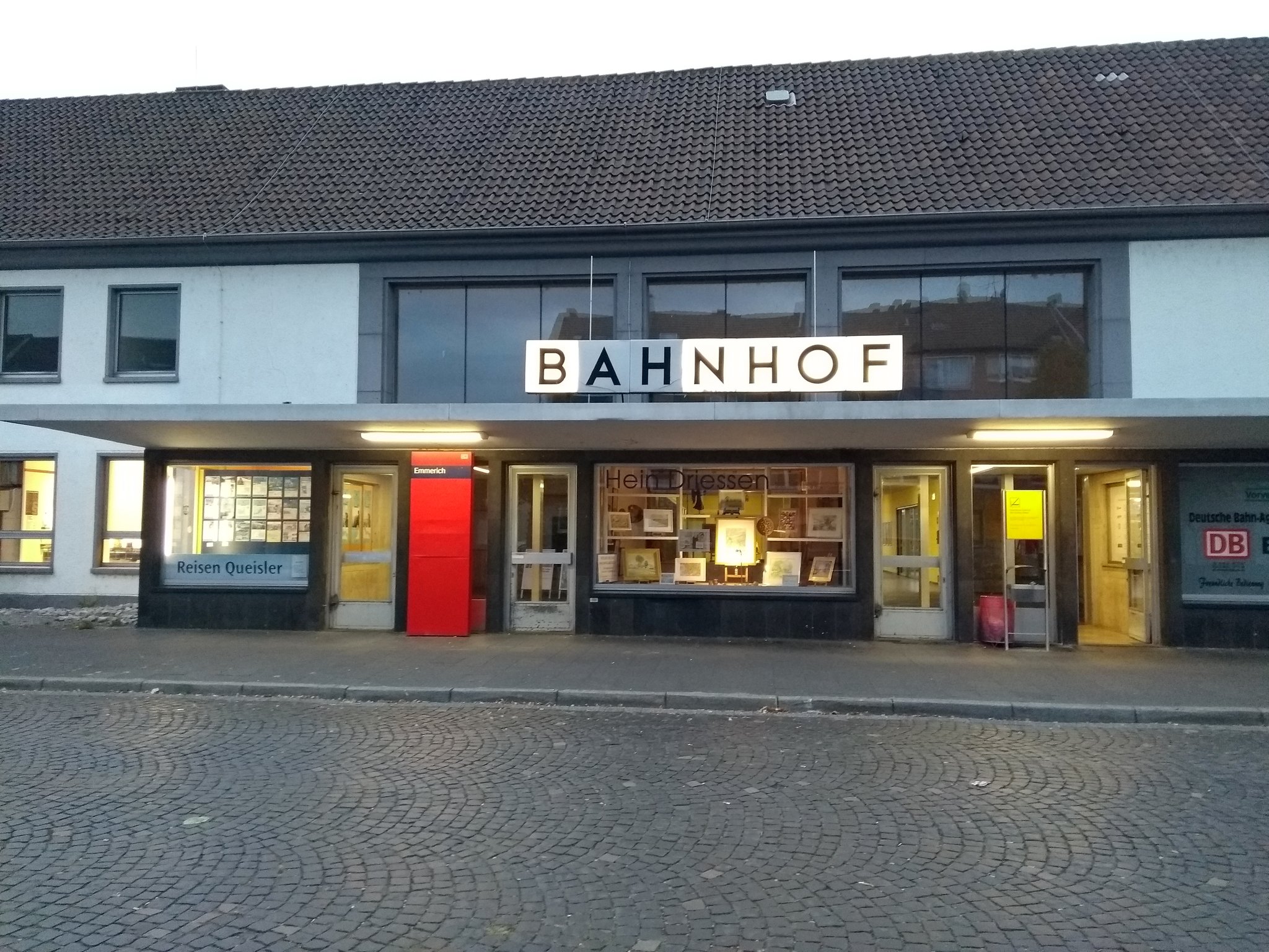 Verwahrloste öffentliche Gebäude: Bahnhof Emmerich ist für den ...