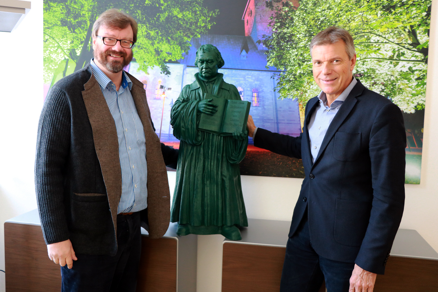 Luther-Figur im Büro des Bürgermeisters.