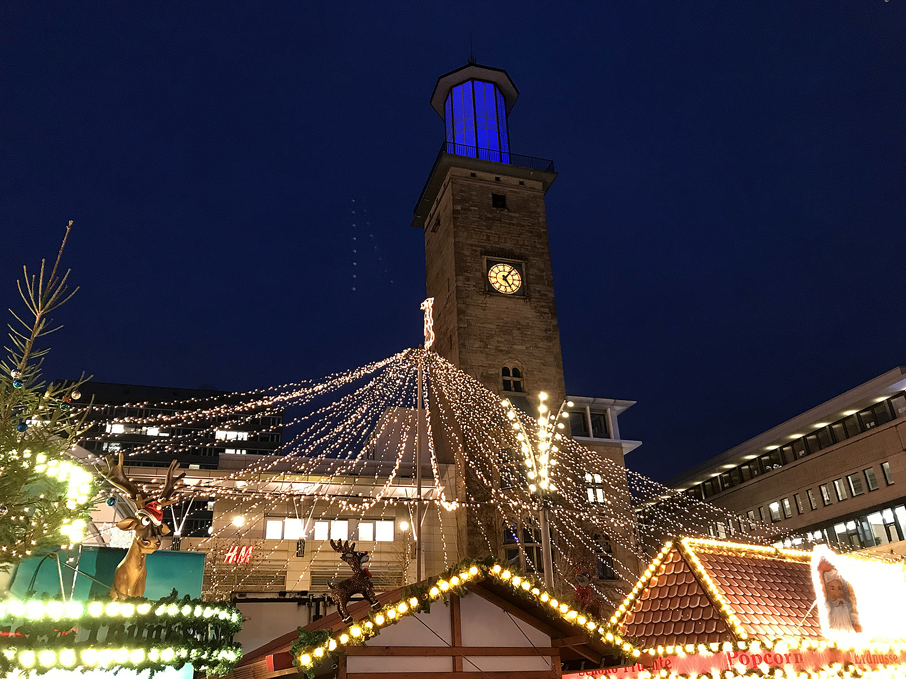 Der zentrale Weihnachtsmarkt in der Hagener Innenstadt hat an den Adventssamstagen jeweils von 10 bis 16 Uhr geöffnet.