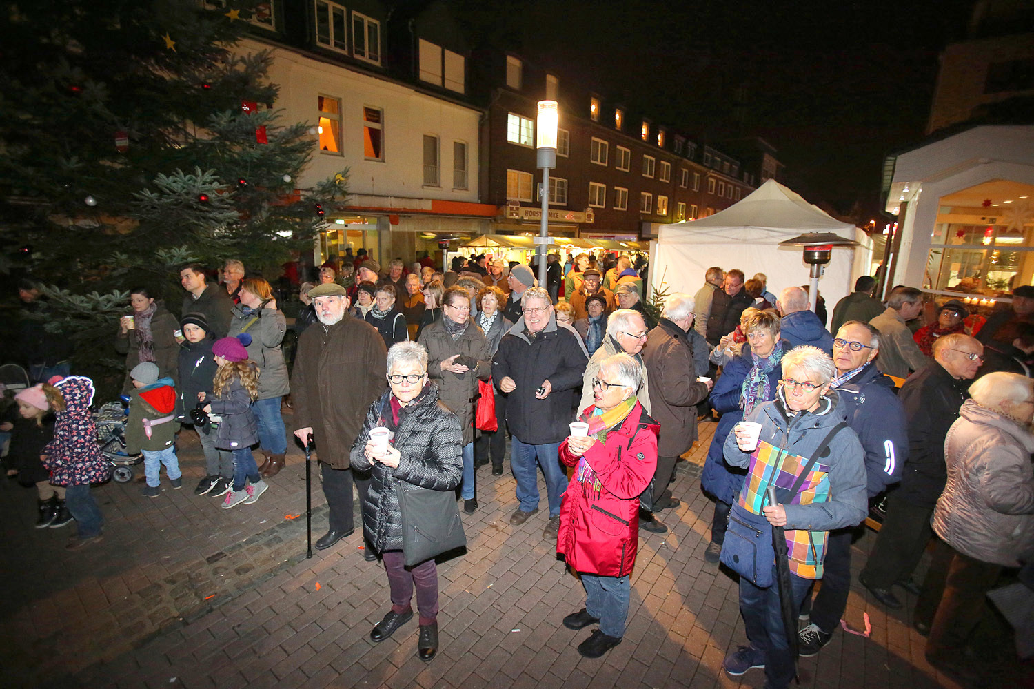 Am Samstag startet in Osterfeld mit dem Adventmarkt die Weihnachtszeit.
Fotos: Carsten Walden