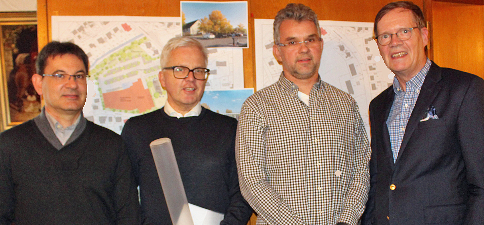 Foto © Jürgen Thoms - Verkehrsgutachter Peter Moik, Architekt Dirk Eicker, Vorsitzender SPD Ortsverein Unna-Massen Michael Wladacz und Investor Robert Löer