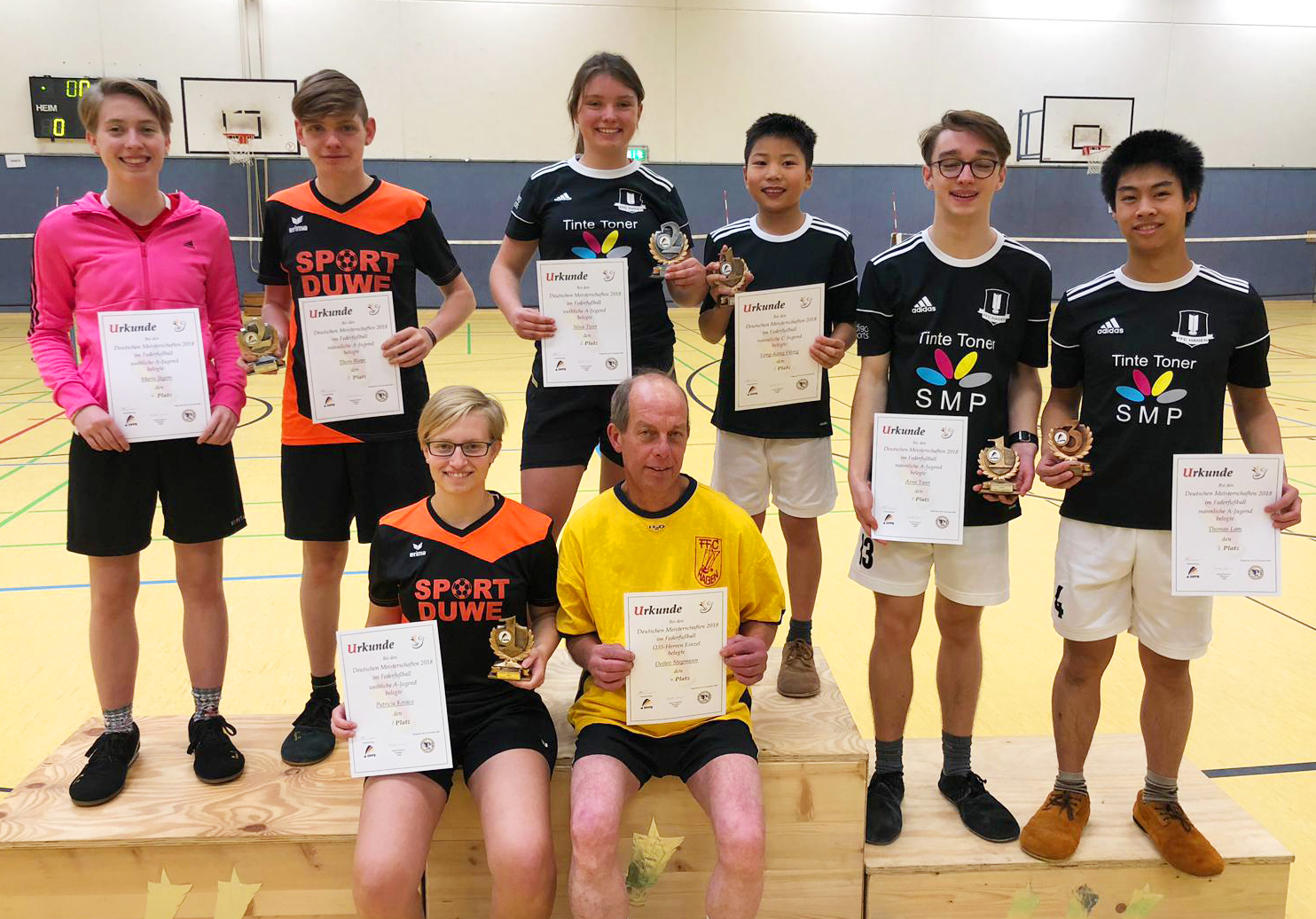 Die erfolgreichen Hagener DM-Teilnehmer: (hinten v.l.) Marie Jäger, Thore Riepe, Nina Twer, Yong-Kang Wong, Arne Twer, Thomas Lam, (vorne v.l.) Patricia Kovacs und Detlev Stegmann.
