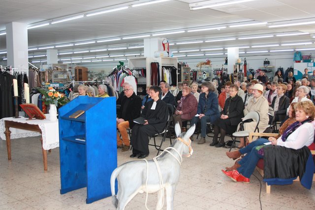 Bereits vor eineinhalb Jahren feierte die evangelische Kirchengemeinde Neumühl einen Gottesdienst im Kaufhaus der Diakonie durch. Am ersten Adventsonntag ist man erneut dort zu Gast.