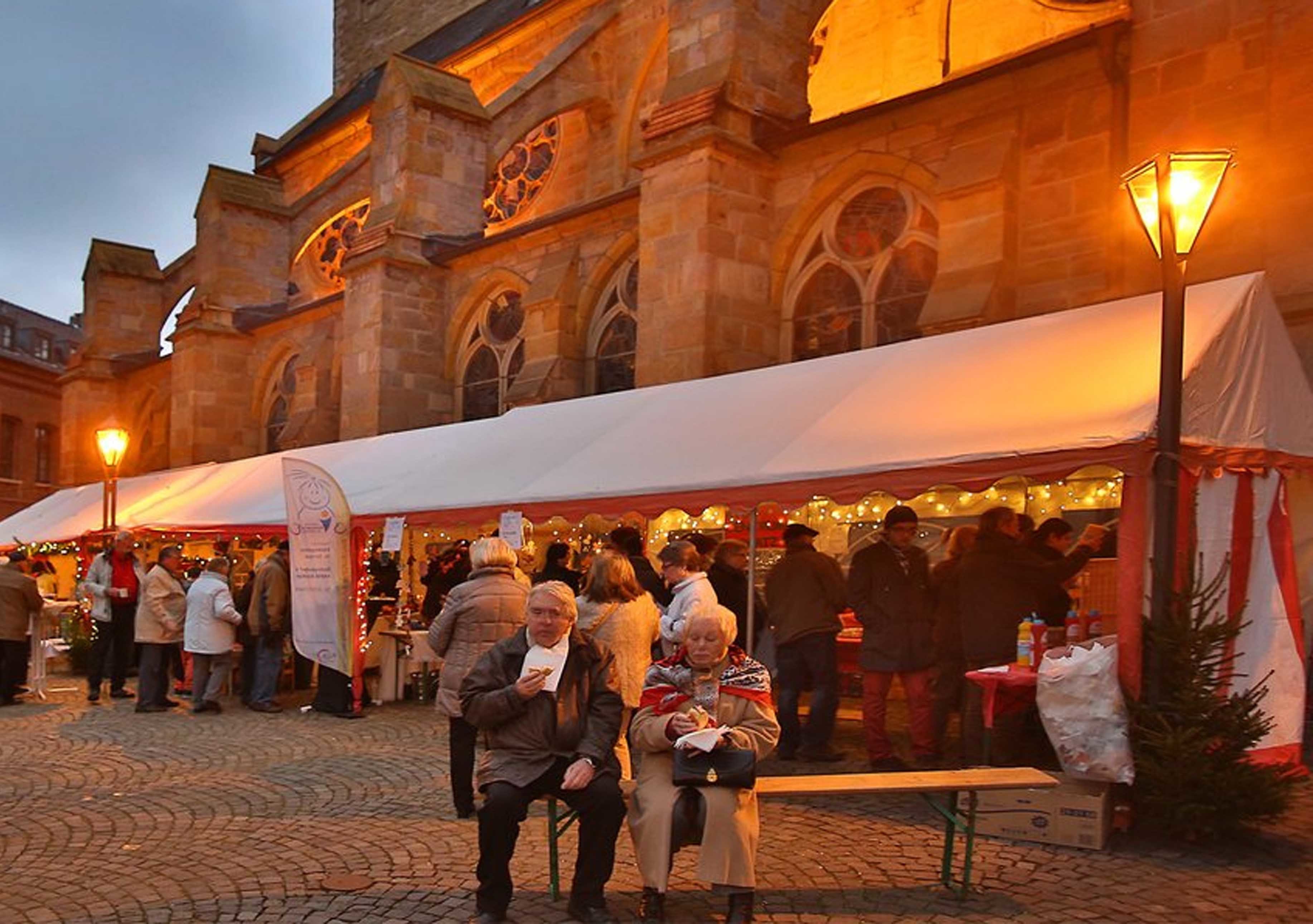Von Freitag bis Sonntag läuft der Adventsmarkt der Möglichkeiten auf der Kirchenburg. Foto: Archiv