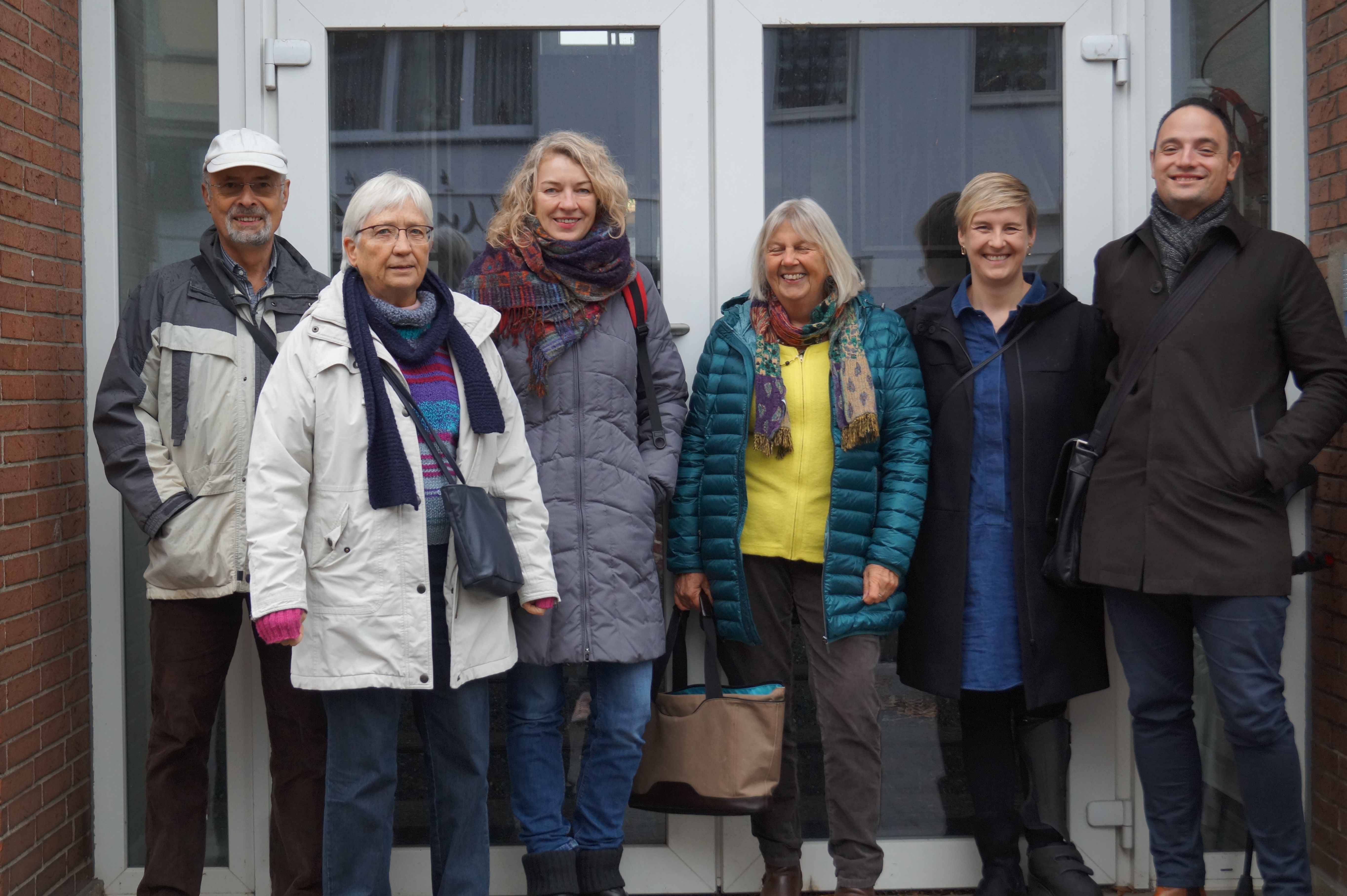 Wünschen sich nette Mitbewohner: (v.l.) Christoph Klein, Angela Roelofsen, Evi Müllenberg, Rose Marie Neuhaus sowie Inga und Jens Lührs