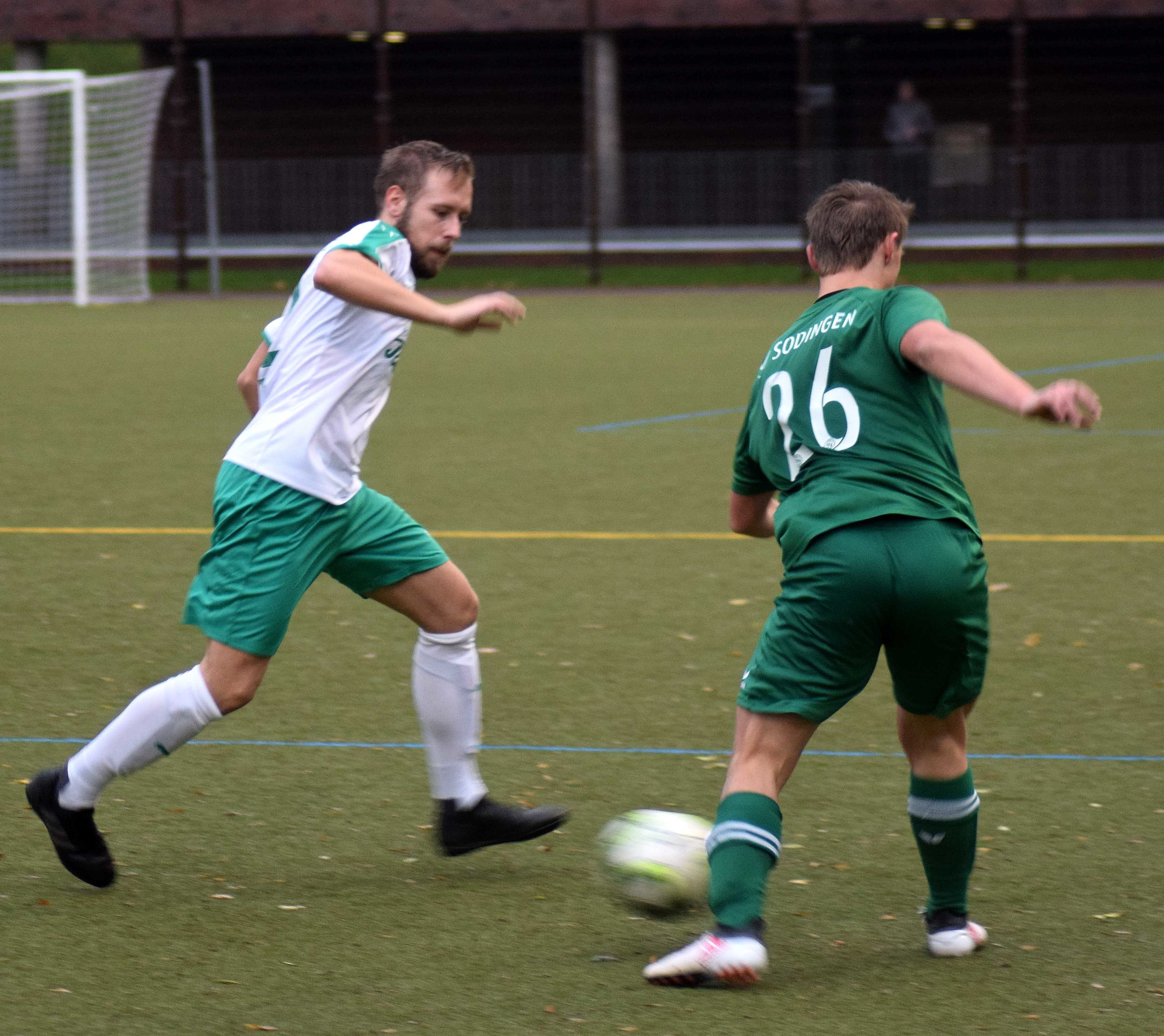 Maurice Szcesny (links) hatte die DJK in seinem ersten Saisonspiel früh in Führung gebracht. Foto: Peter Mohr