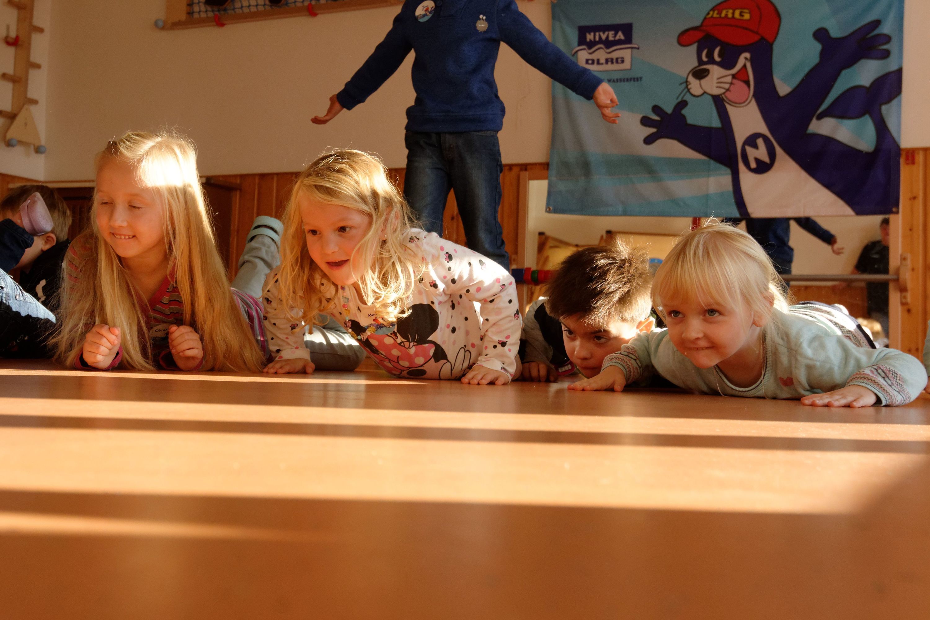 Die Kinder machen es vor: So bewegt man sich bei Gefahr richtig auf dem Eis