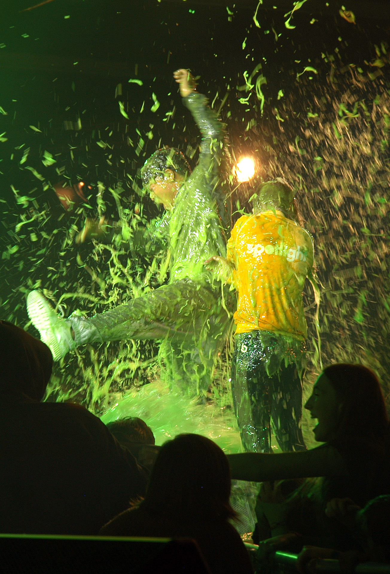 Laute Musik, Tanz und jede Menge Slime - ist das Konzept einer erfolgreichen Party für die Kids. Fotos (26): Anja Jungvogel