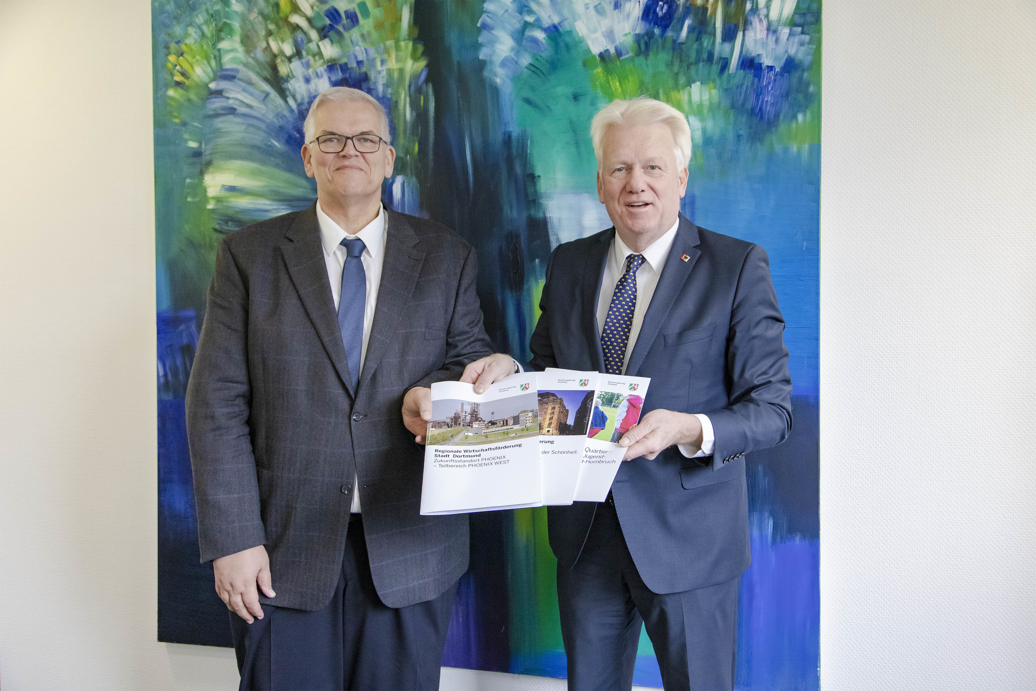 Gute Nachrichten überbrachte Regierungspräsident Hans-Josef Vogel Oberbürgermeister Ullrich Sierau.