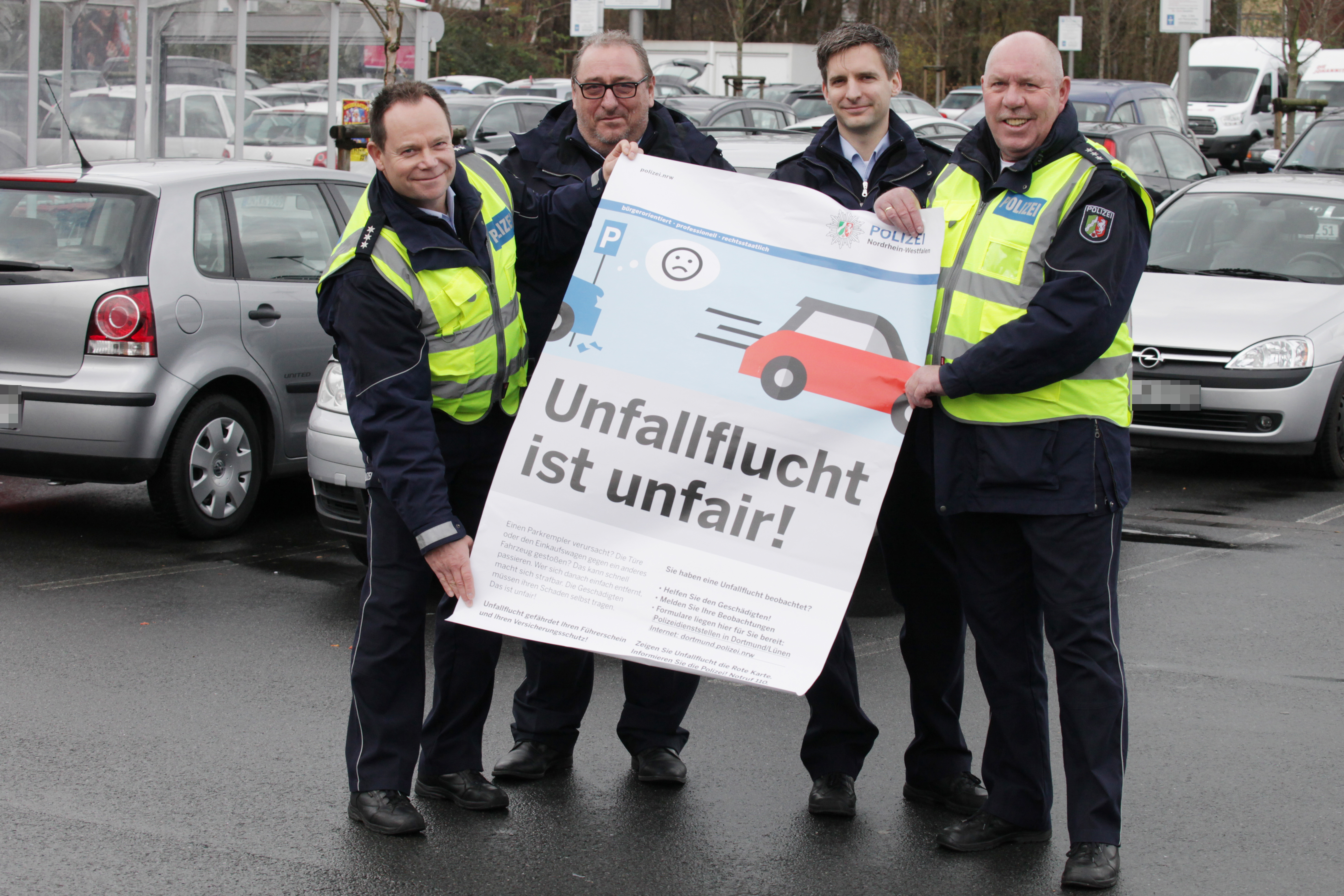 Montag fiel in Lünen der Startschuss für die Kampagne "Unfallflucht ist unfair!".