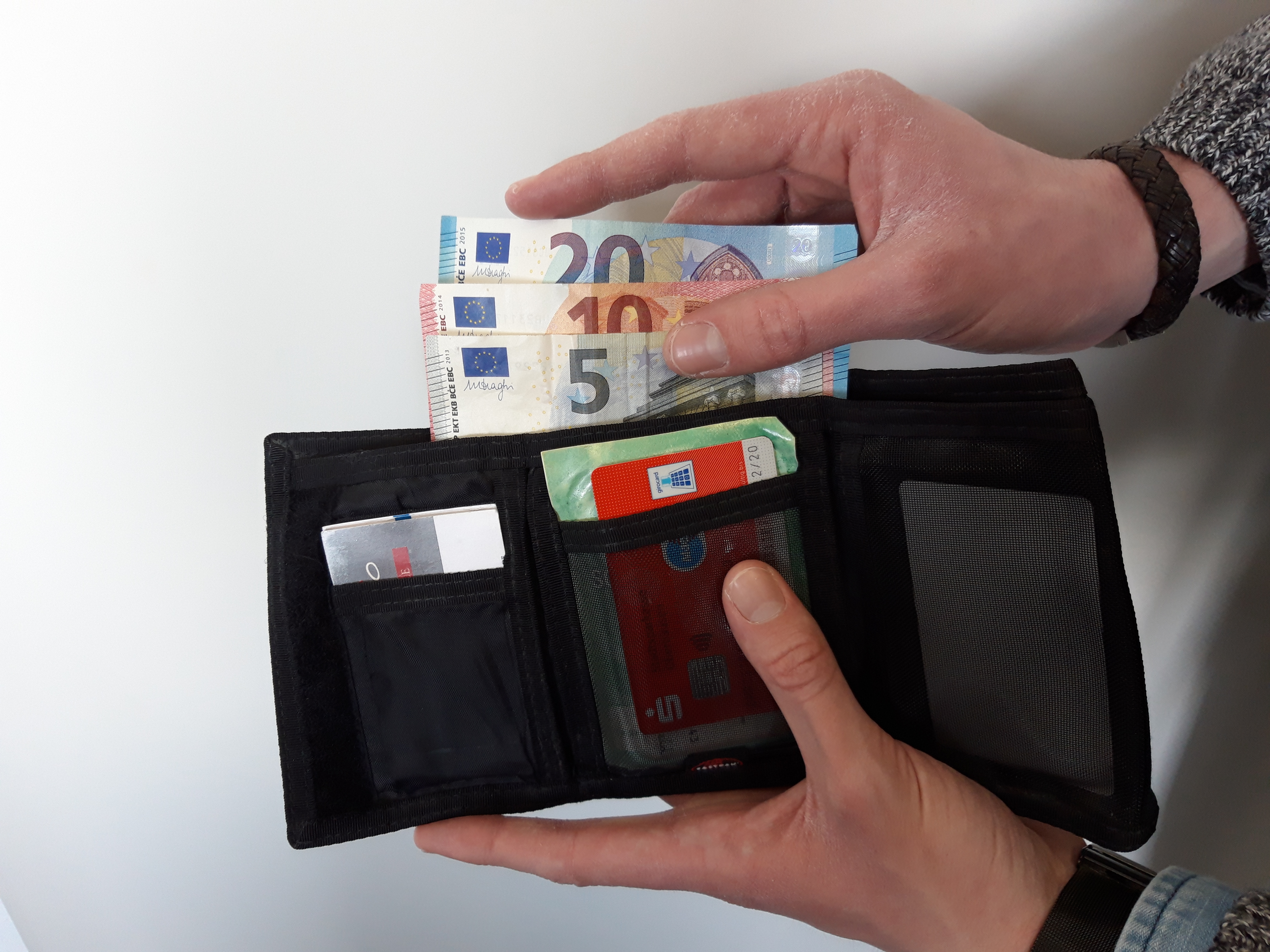 Dank vieler Änderungen im Steuerrecht werden 2019 viele Menschen entlastet. Was günstiger wird und welche Kosten steigen, haben wir zusammengefasst. Foto: Dabitsch