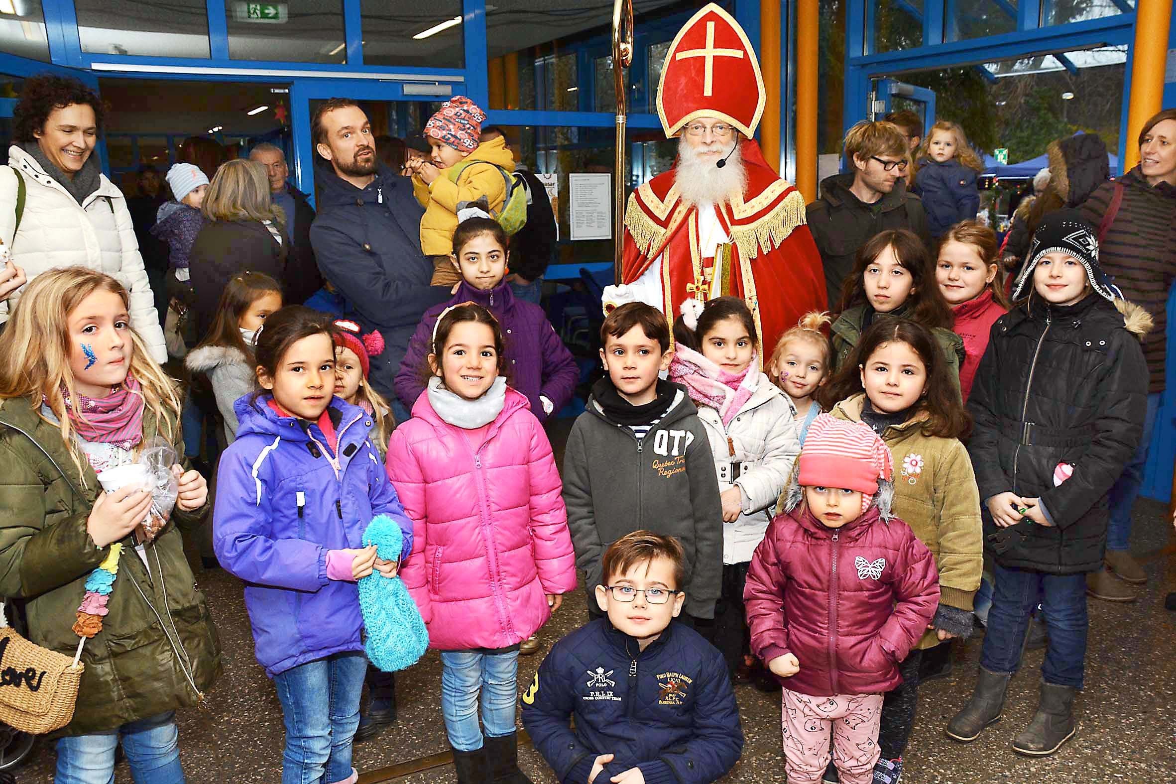 Höhepunkt: Der Nikolaus kam nach Neuasseln und verteilte Stutenkerle.