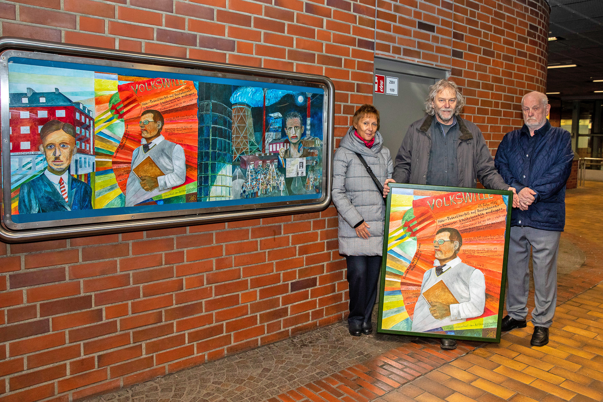 Karl-Heinz Rotthoff (ganz rechts) ist der Urheber der Kunstwerke.