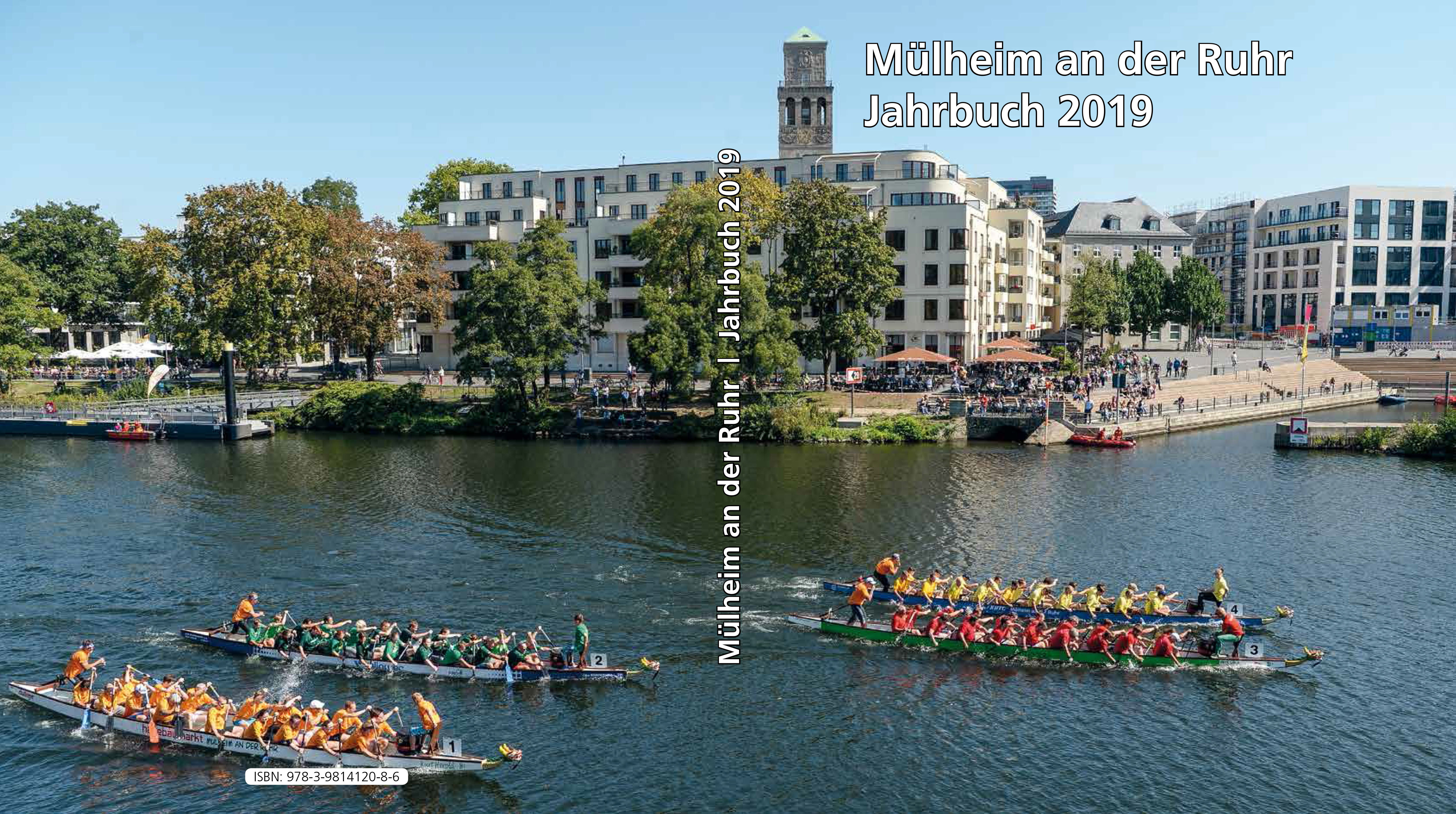 Das Umschlagfoto des Jahrbuchs zeigt ein Bild vom Drachenbootfestival im September 2018.