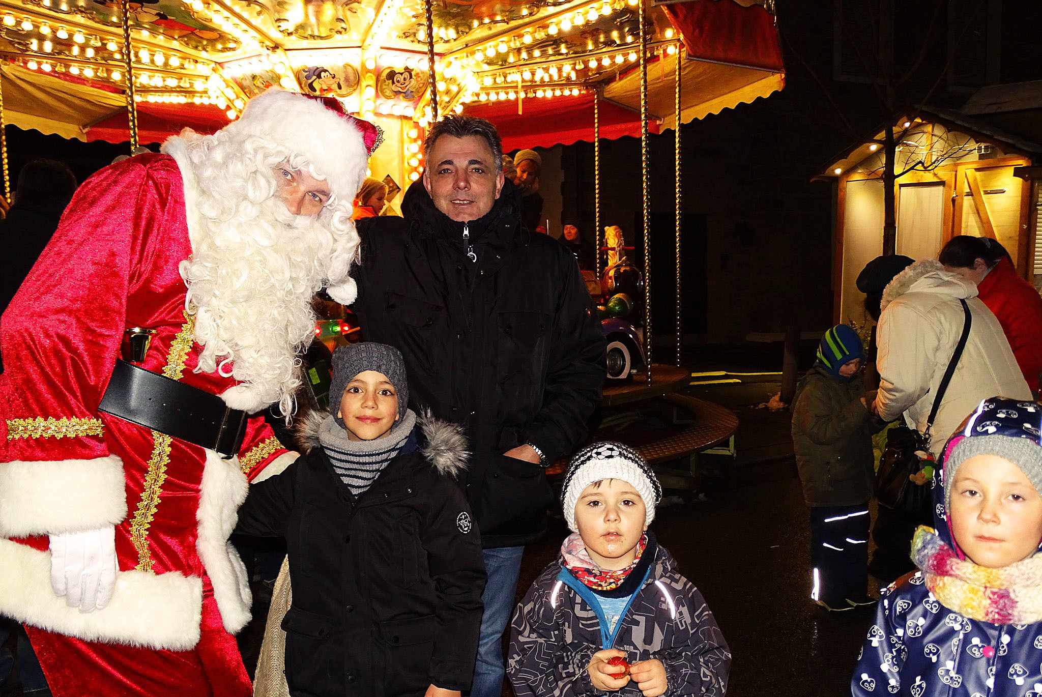 Ob weihnachtlich geschmückte Stände, abwechslungsreiches Bühnenprogramm oder Unterhaltung für die Kids. Der "Winter Wetter Weihnachtsmarkt" hat auch in diesem Jahr wieder viel zu bieten.