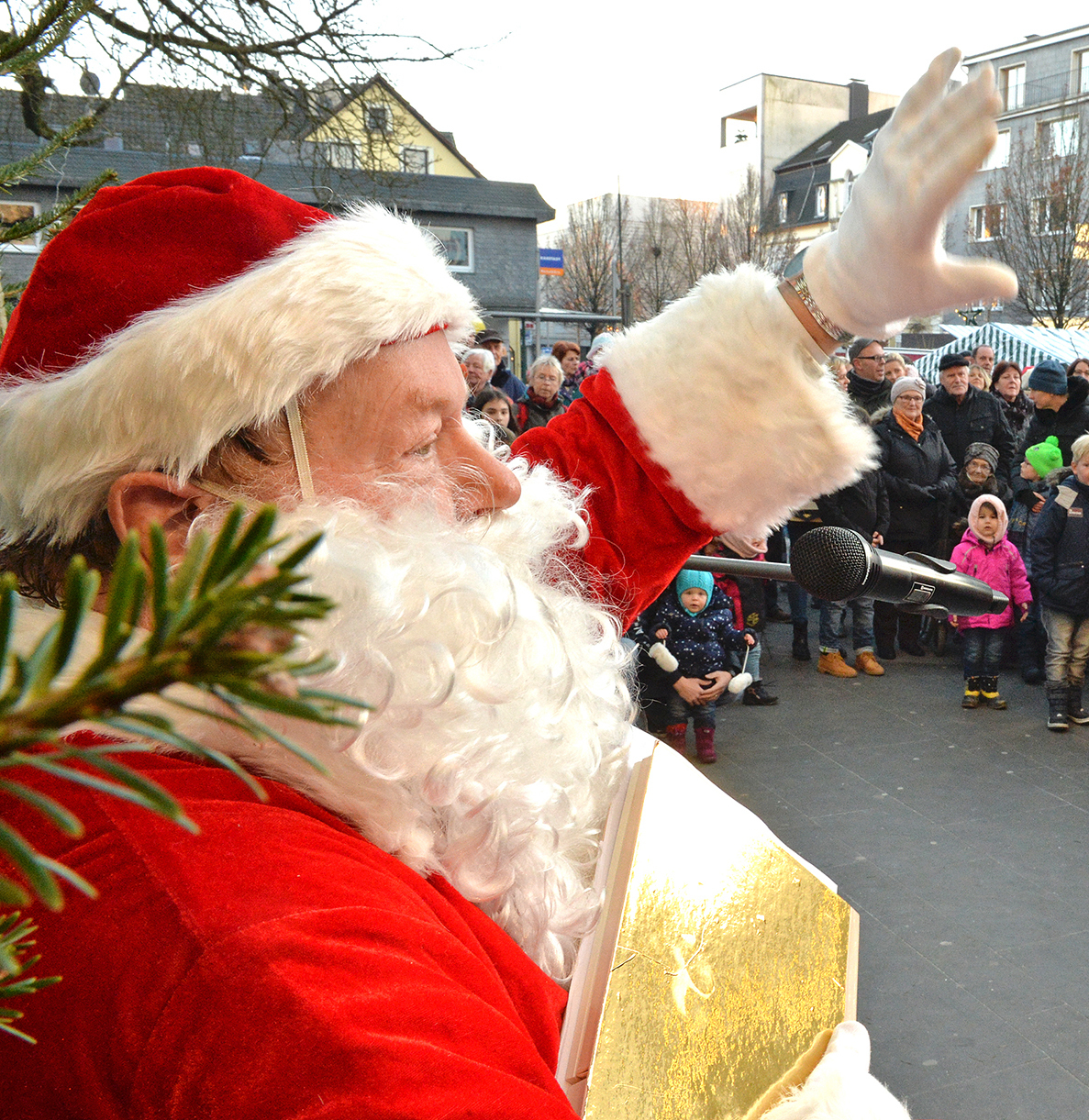 Der Nikolaus wird in diesem Jahr zum neugestalteten Platz Am Offers kommen, um kleine Bürger mit einer Überraschung zu erfreuen.