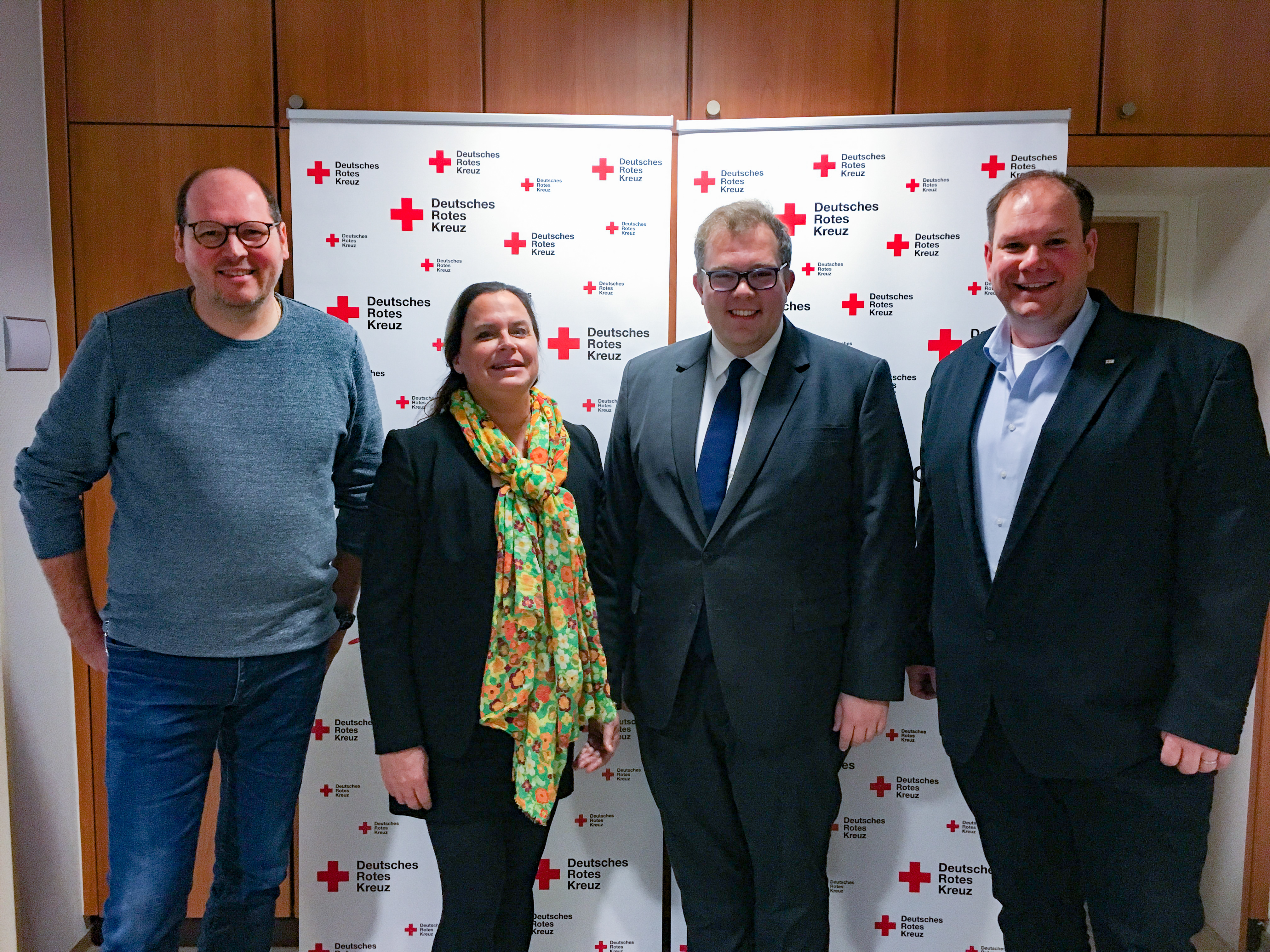 v.l.: Dr. Roland Issel (Leitender Oberhausener Notarzt), Andrea Farnschläder (Geschäftsführender Vorstand DRK Oberhausen), Roman Müller-Böhm (Bundestagsabgeordneter FDP), Martin Götzke (Leiter Aktive Dienste DRK Oberhausen)