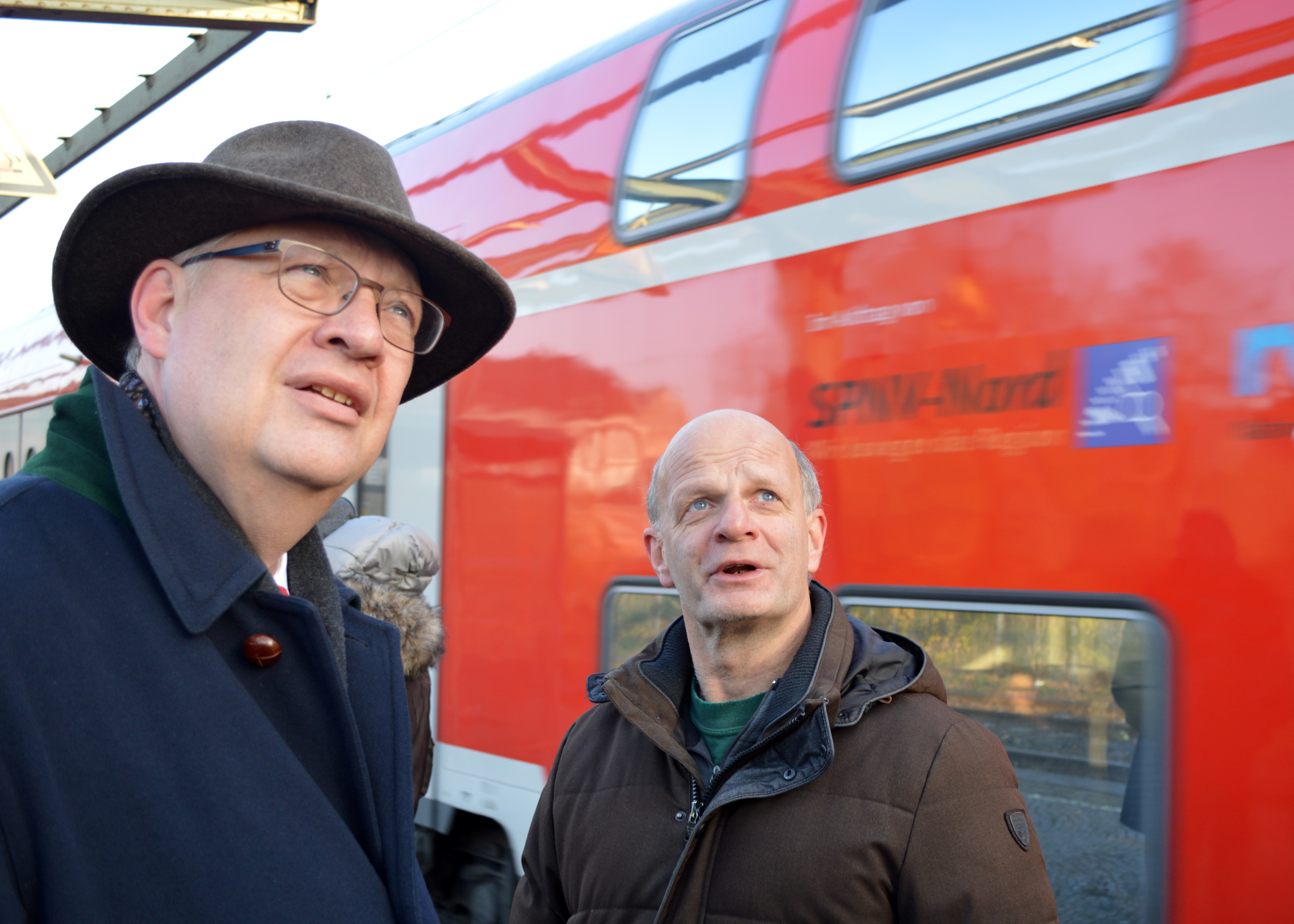 Werner Lübberink (DB, links) und Landtagsabgeordneter Stefan Zimkeit. Foto: privat