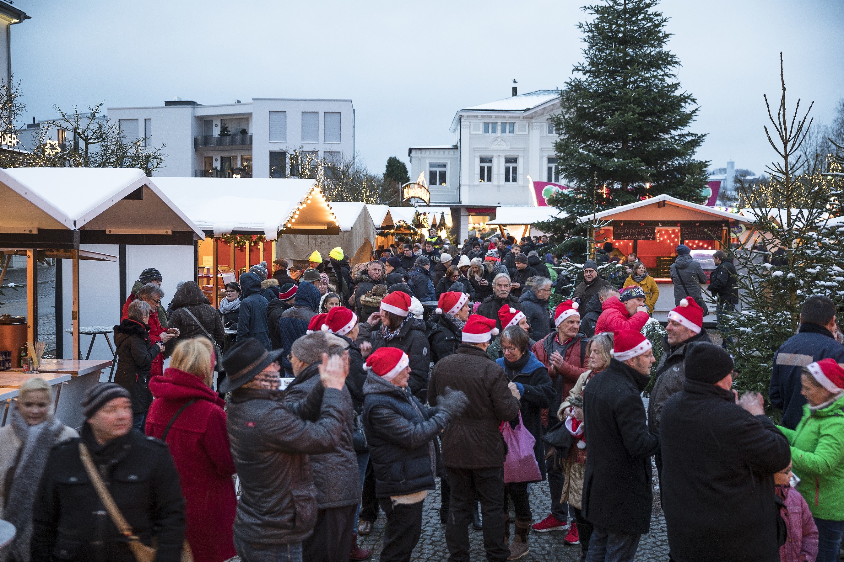 Noch bis Sonntag, 9. Dezember, lädt der Arnsberger Weihnachtsmarkt auf dem Neumarkt ein.
