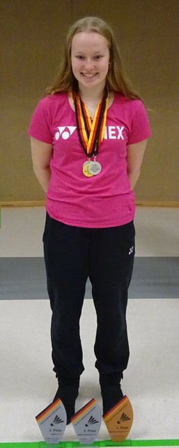 Die mühe hat sich gelohnt - Leona mit ihren Trophäen ...