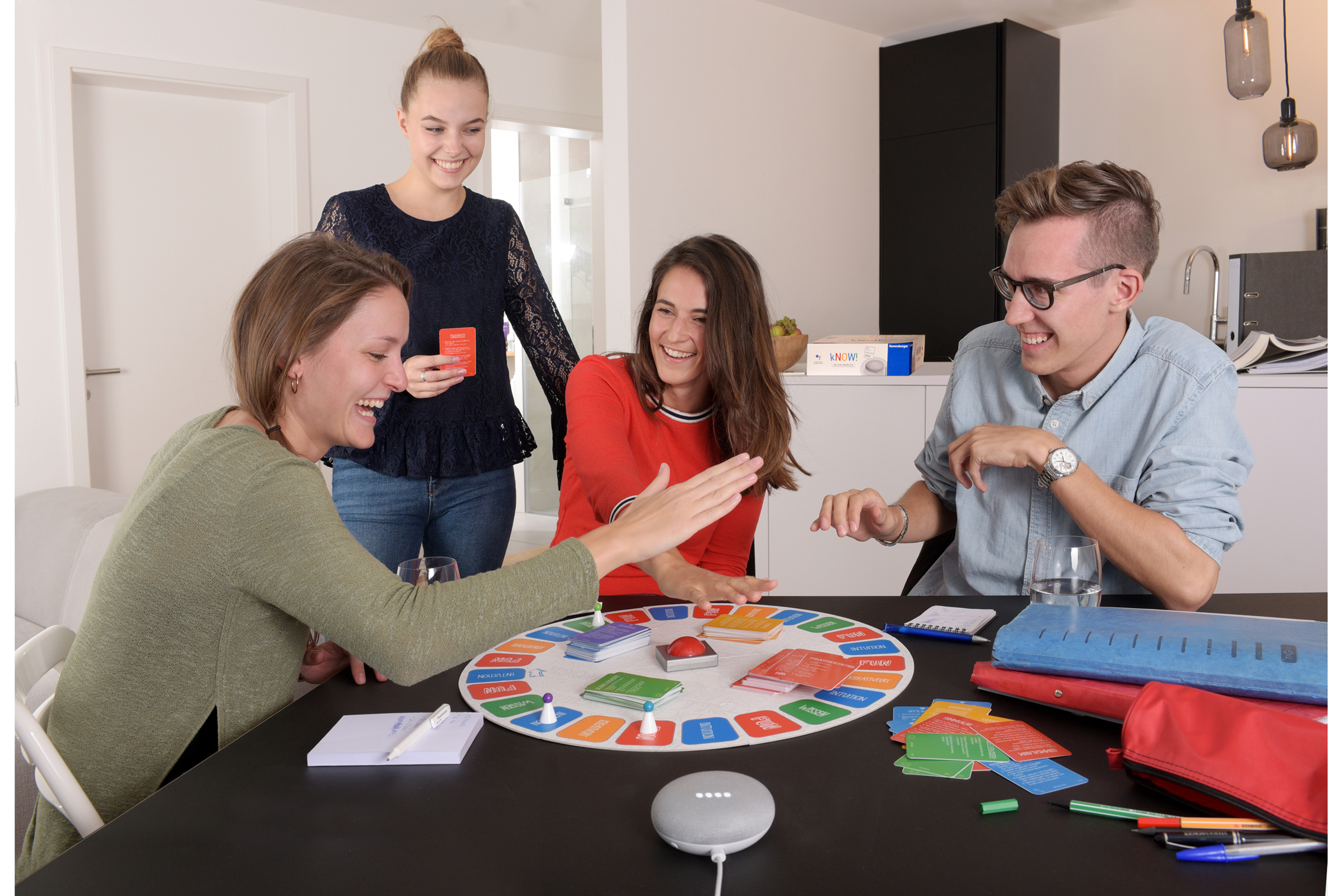 Mit Professer kNOW! sitzt unsichtbar ein Spieler mehr in der Runde. Ein großer Spaß für Besserwisser!