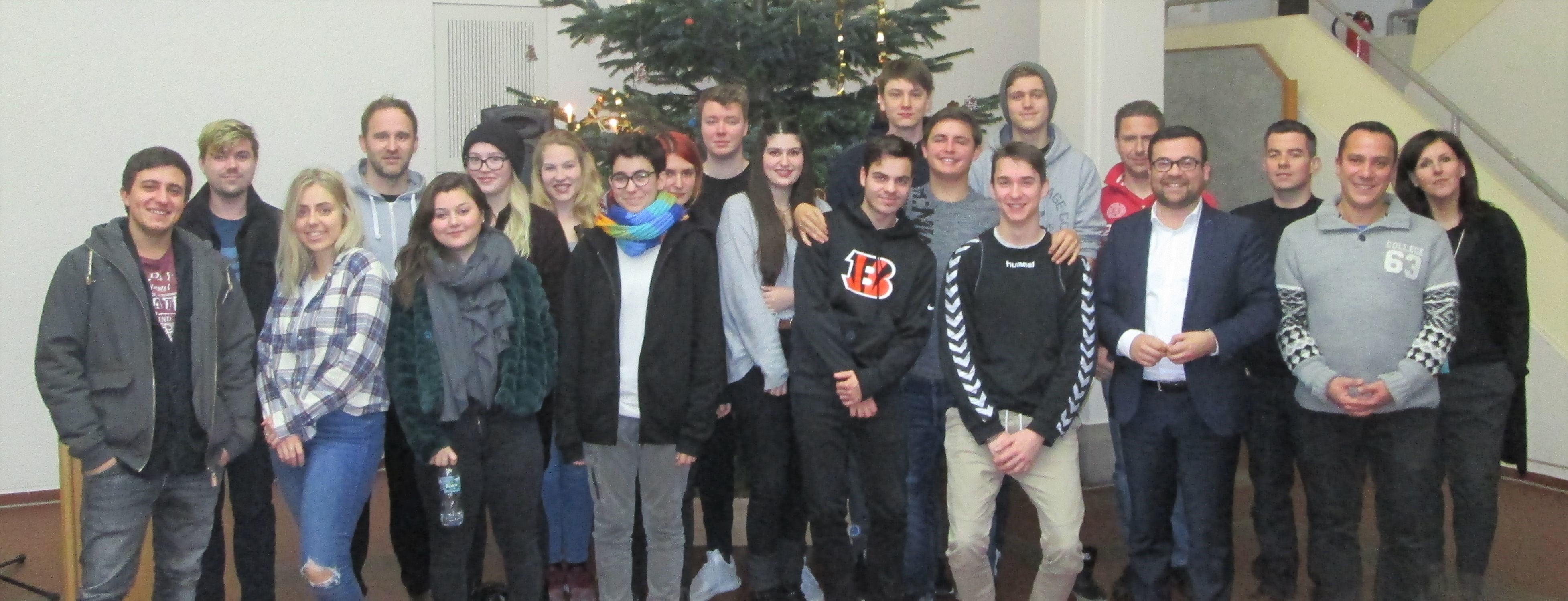 Studenten der Ruhrakademie Schwerte besuchten jetzt das Schwerter Rathaus.
