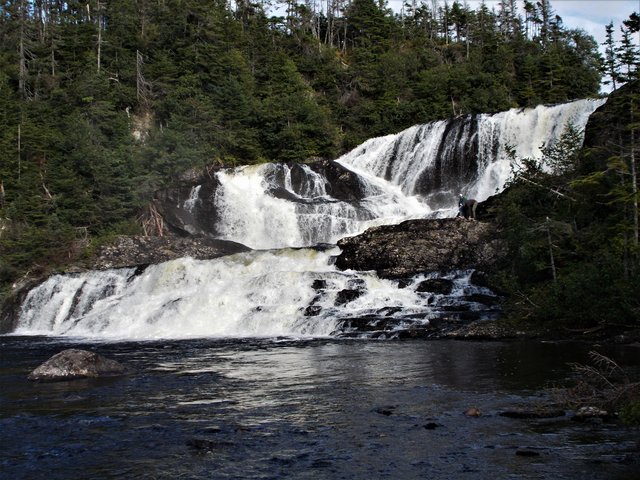 Der Baker’s Brook Wasserfall – einer der wenigen zugänglichen Wasserfälle im Gros Morne National Park. | Foto: Dr. Gerhard E. Sollbach