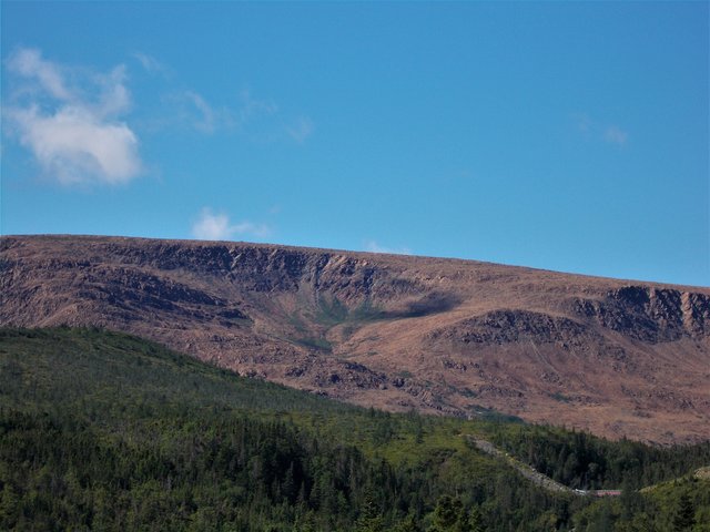 Die Steinwüste der Tablelands ist die geologische Sensation im Gros Morne National Park. | Foto: Dr. Gerhard E. Sollbach