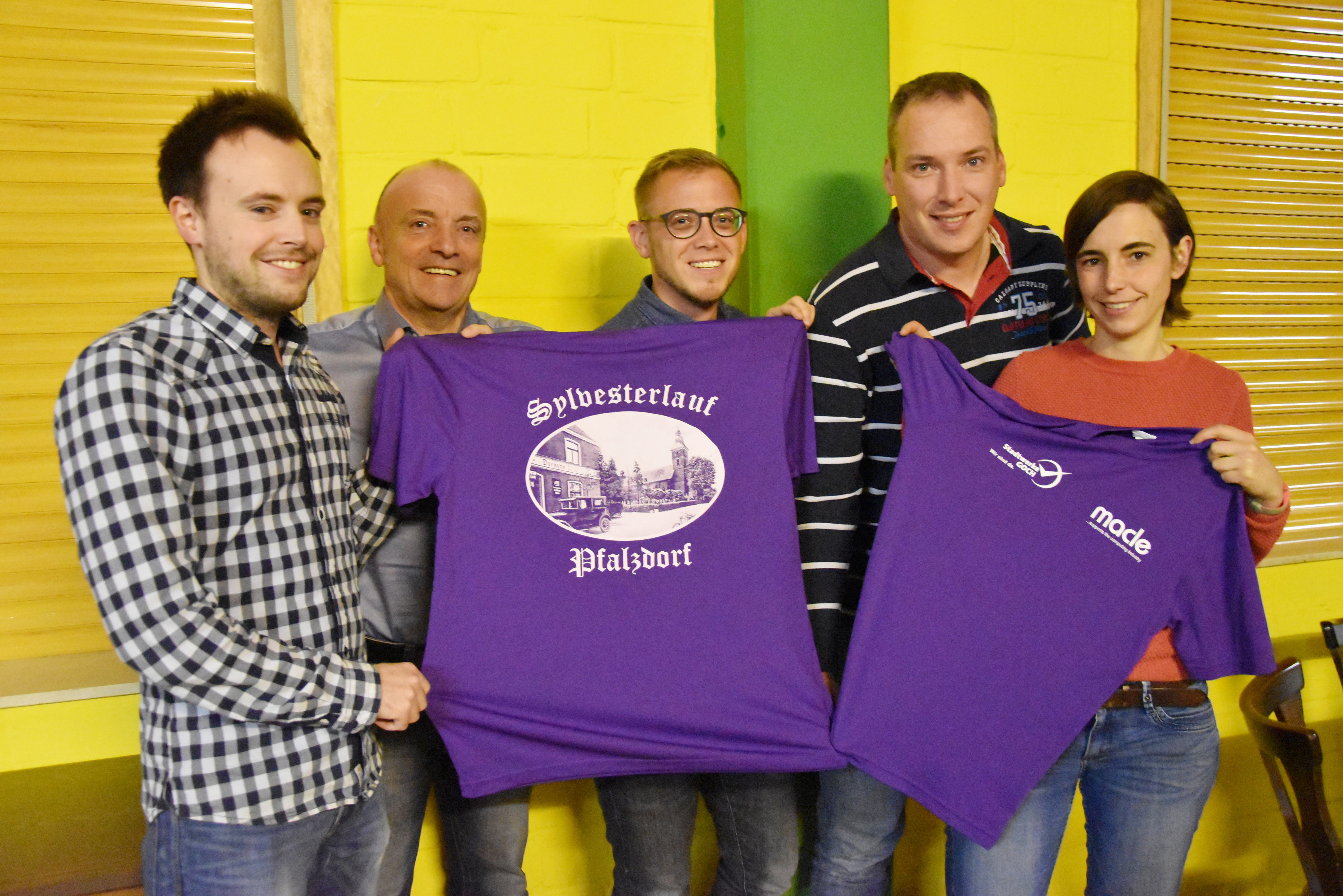 Das Orga-Team des Sylvesterlaufs bei der Programmvorstellung (v.l.): Oliver Jnaßen, Gerd Janßen, Tim Verhoeven, Ralph Sluiters und Maria Aymanns Foto: Marjana Križnik