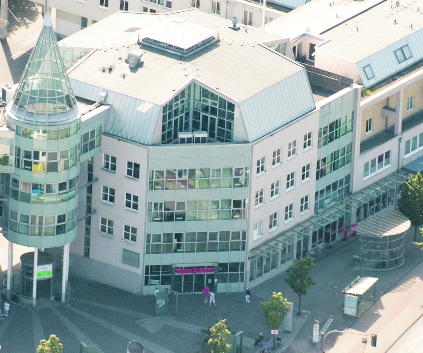 In der Broicher Mitte wird mit der Sparkasse künftig ein wichtiger Mieter fehlen.
