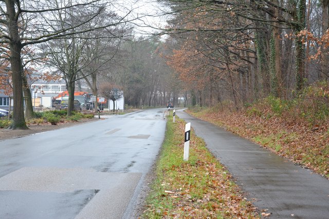 Der Fuß- und Radweg entlang der Ostermayerstraße soll künftig beleuchtet werden.