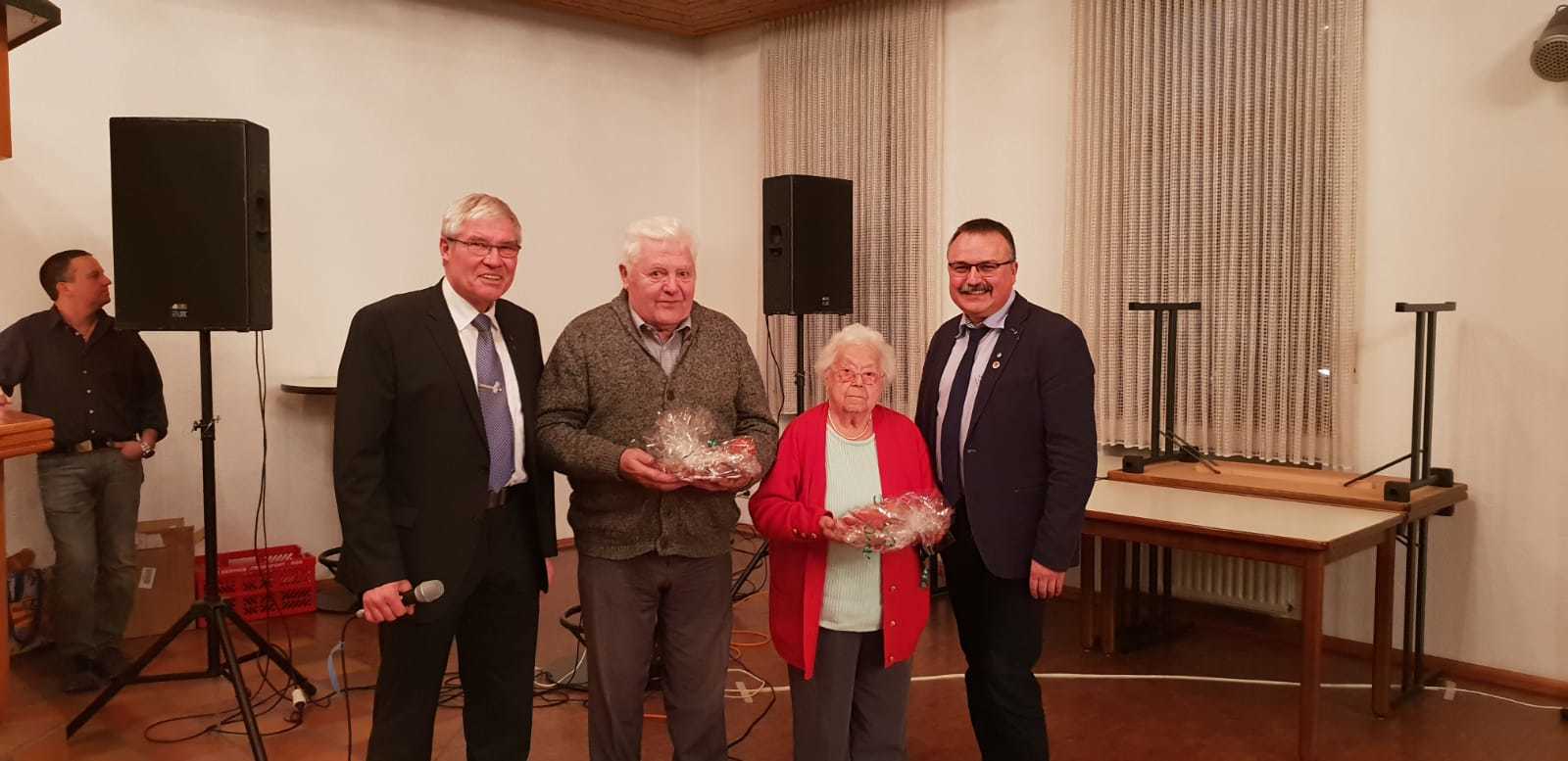 Die Tagesältesten waren Hildegard Humpert (89 Jahre) und Ewald Jochheim (83 Jahre).