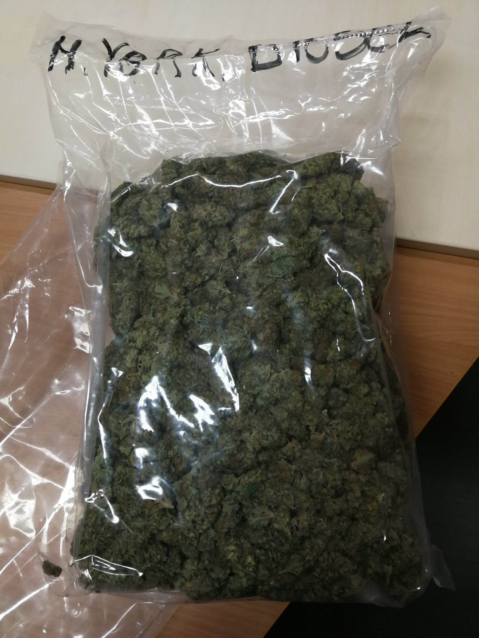 Vier Festnahmen Friedrichstadt Mobiles Einsatzkommando und