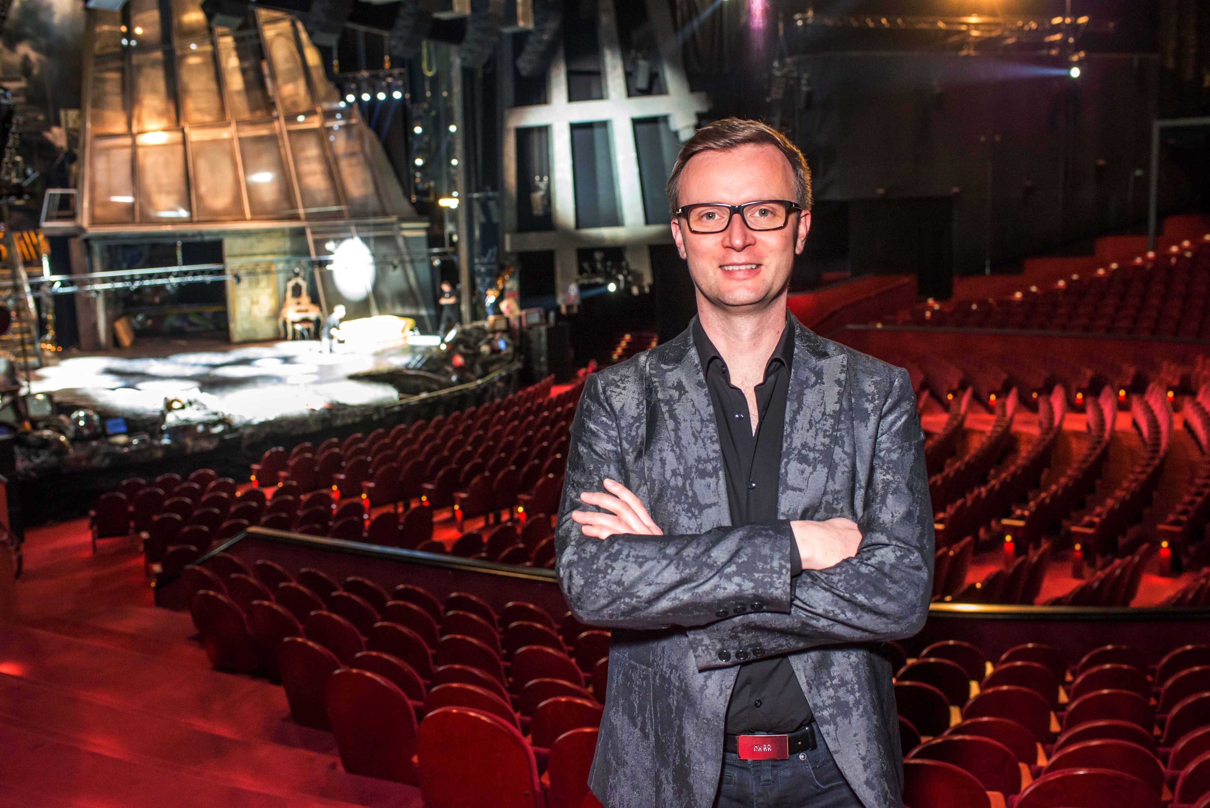 Das Metronom-Theater mit "Bat out of Hell"-Bühne ist zurzeit Christian Stadlhofers Wohnzimmer. Foto: Winkler/Stage