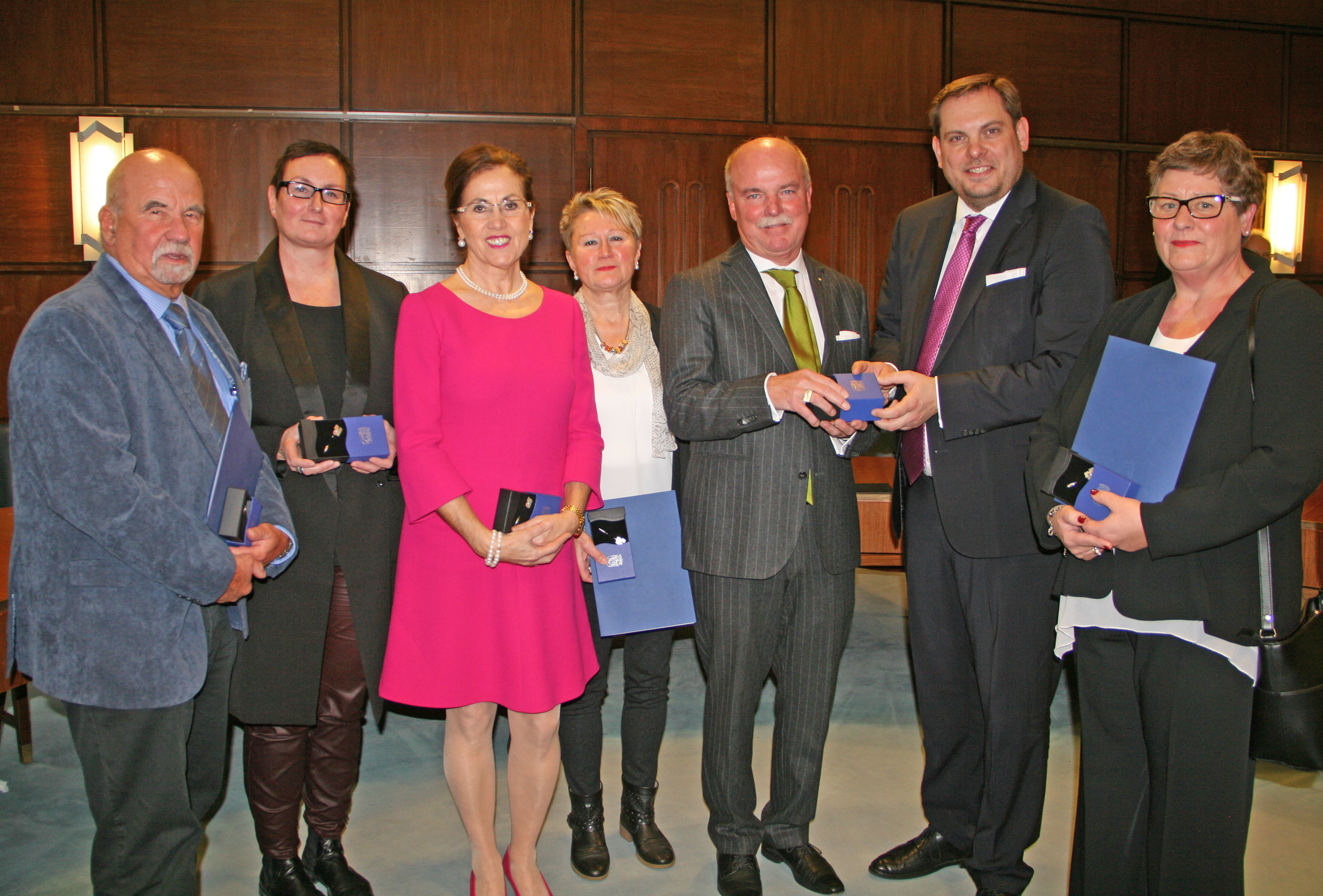 Das Foto zeigt v.l. Werner Schmidt, Petra Rockenfeller, Mathilde Horsthemke, Magret Hammen-Schlünzen, Dirk Grünewald, Daniel Schranz und Ruth Smiegel. Foto: Stadt Oberhausen