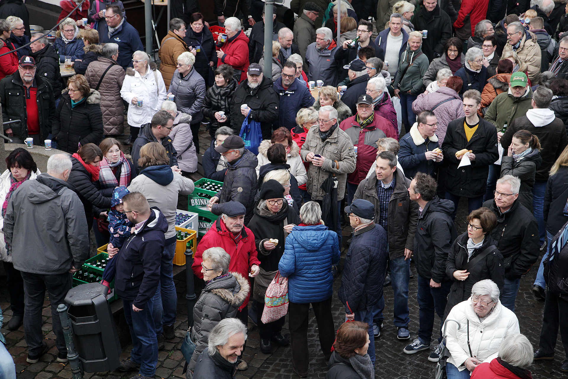 Der Roggenmarkt wurde am Silvester-Tag wieder zum gemütlichen Treffpunkt für den guten Zweck.