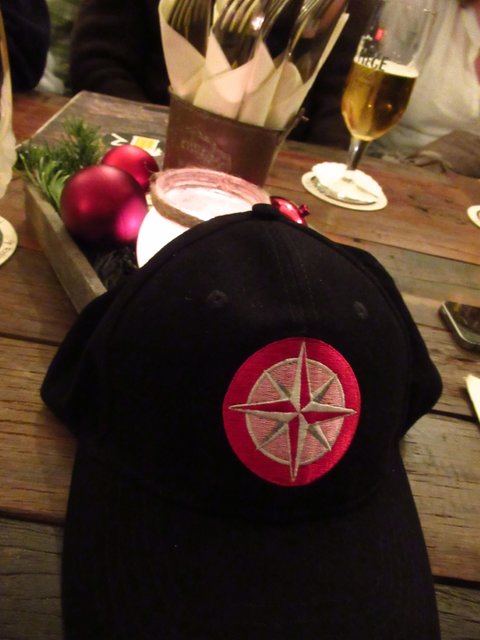 eine MÜTZE "grüßt"