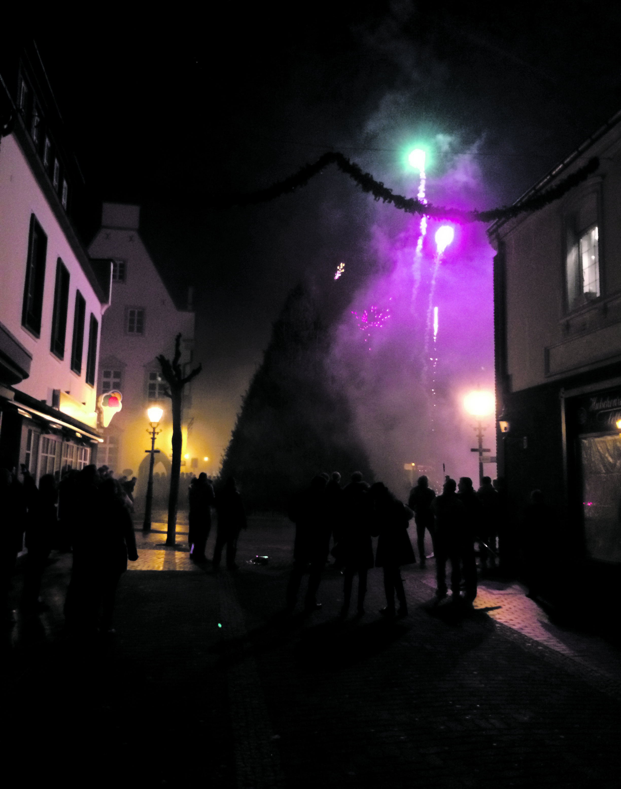 Die Zahl der Anrufe schnellt mit Beginn des Feuerwerks drastisch in die Höhe. Foto: Archiv