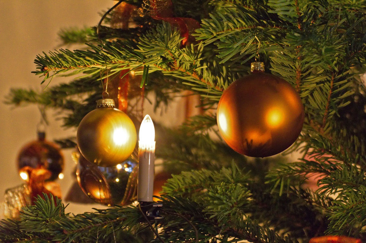 Bald ist es vorbei mit der weihnachtlichen Stimmung im Wohnzimmer. Foto: pixabay