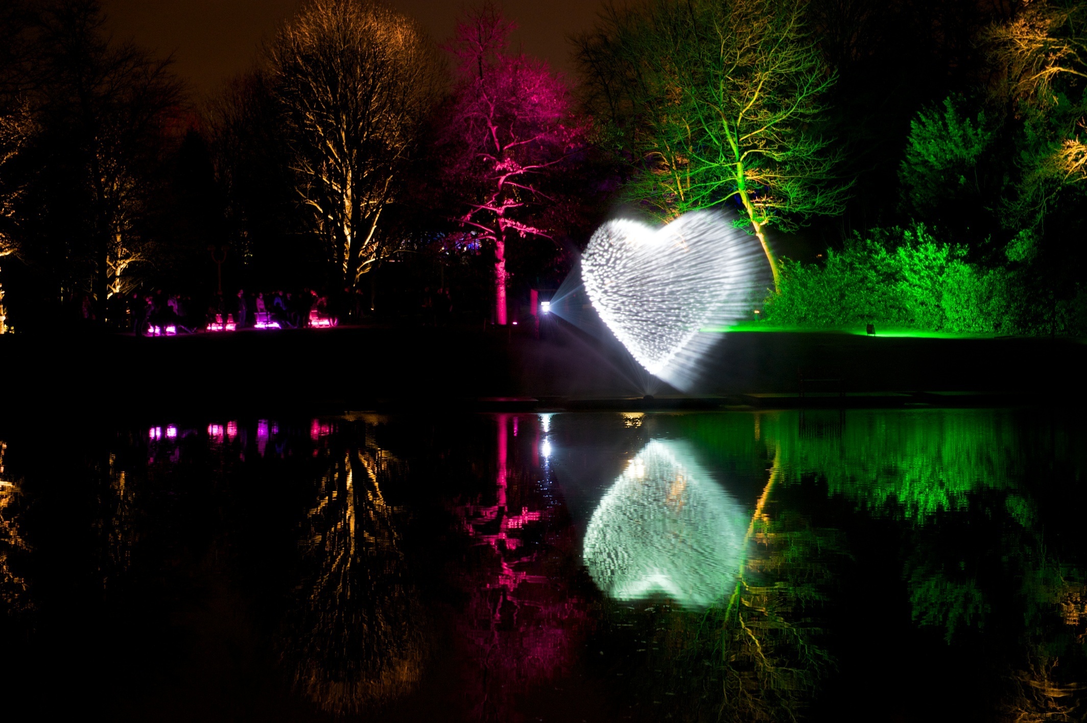 Das Hydroschild ist eine der leuchtenden Attraktionen, die den Grugapark ab Februar in ein Lichtermeer verwandeln.