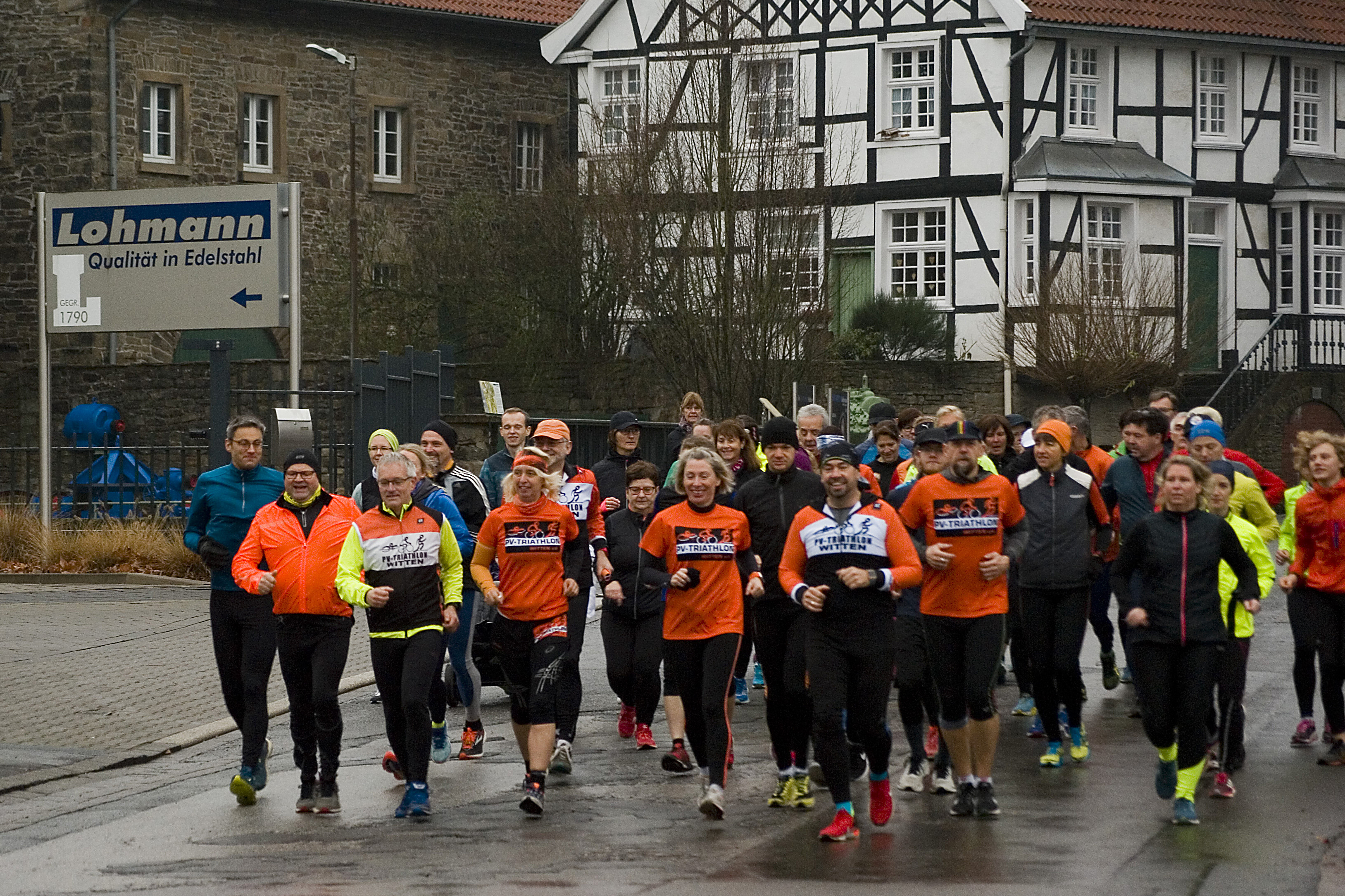 Viele PVler waren beim Silvesterlauf rund um den Kemnader See auf den Beinen. Hier ging es weniger um die Platzierung als um einen gemütlichen Jahresausklang. Fotos: PVT