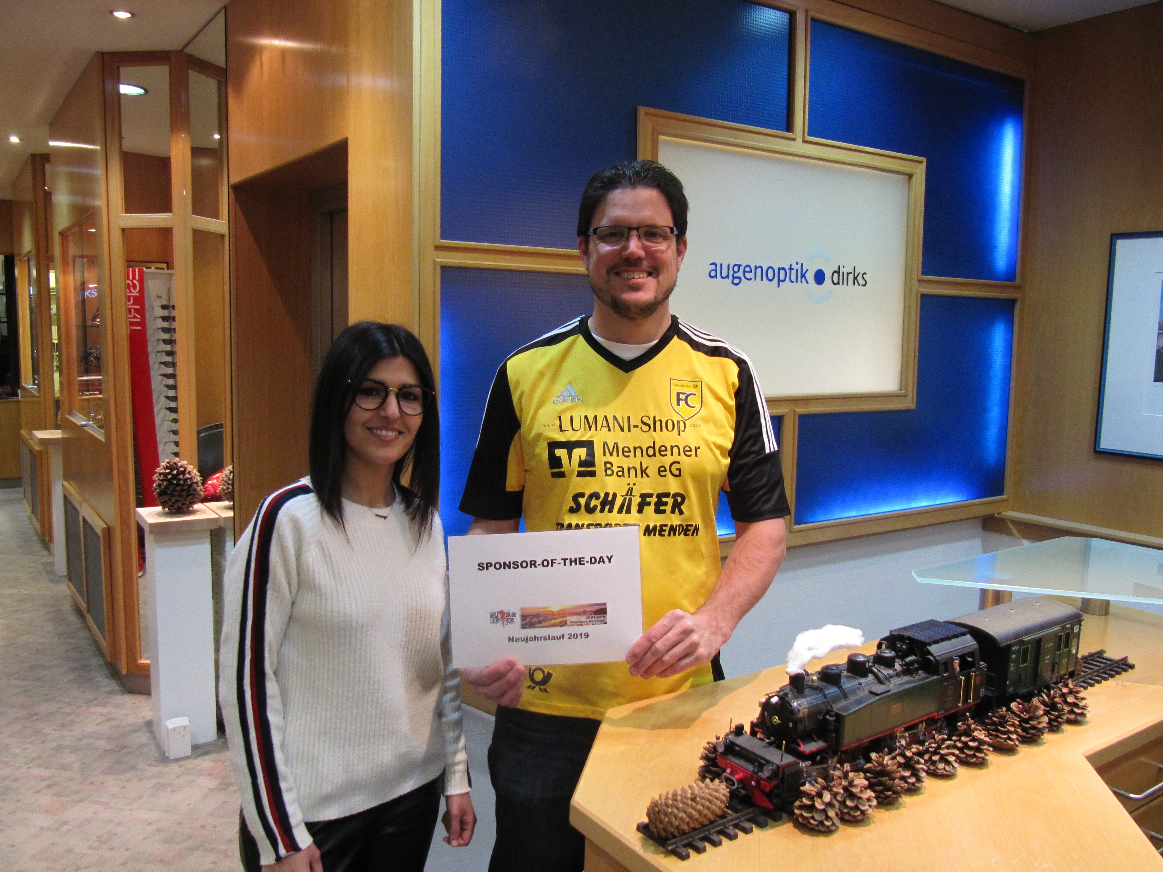 Sponsor-of-the-Day für den Neujahrslauf Augenoptik Dirks!