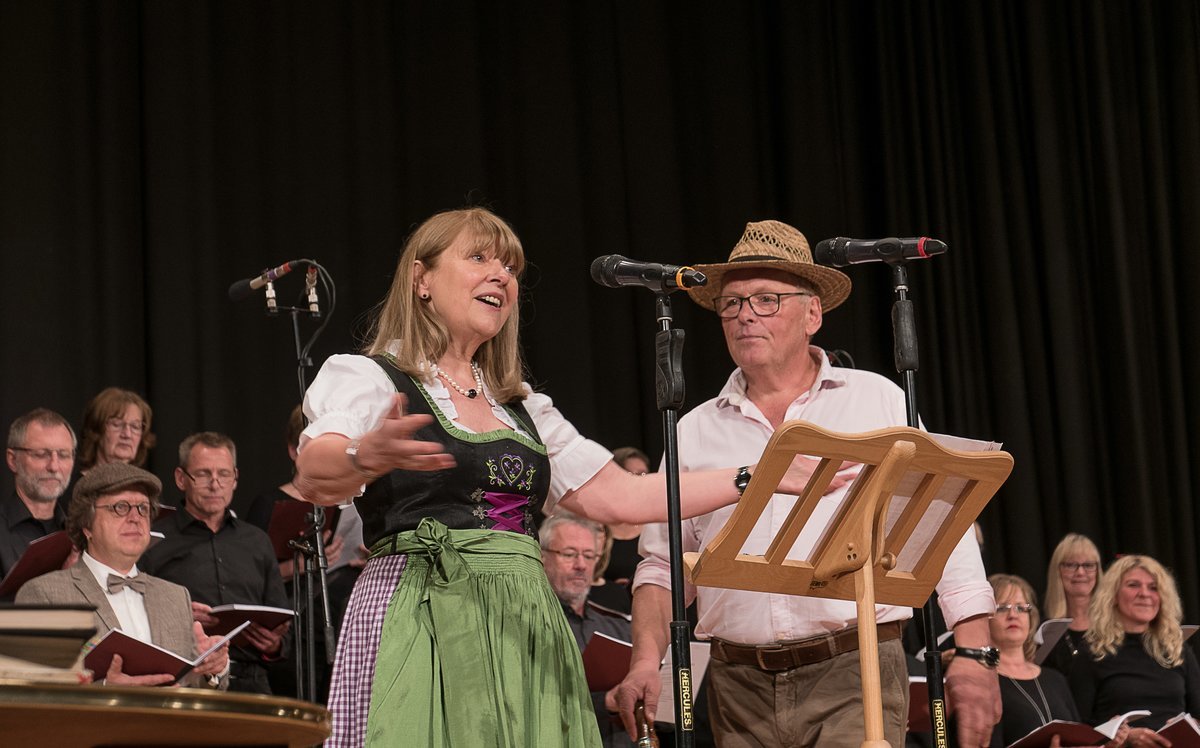 Der Konzertabend spannt den Bogen von den bekannten Songs des Autors Robert Gilbert hin zu Eigenvertonungen bisher nicht vertonter Gedichte.