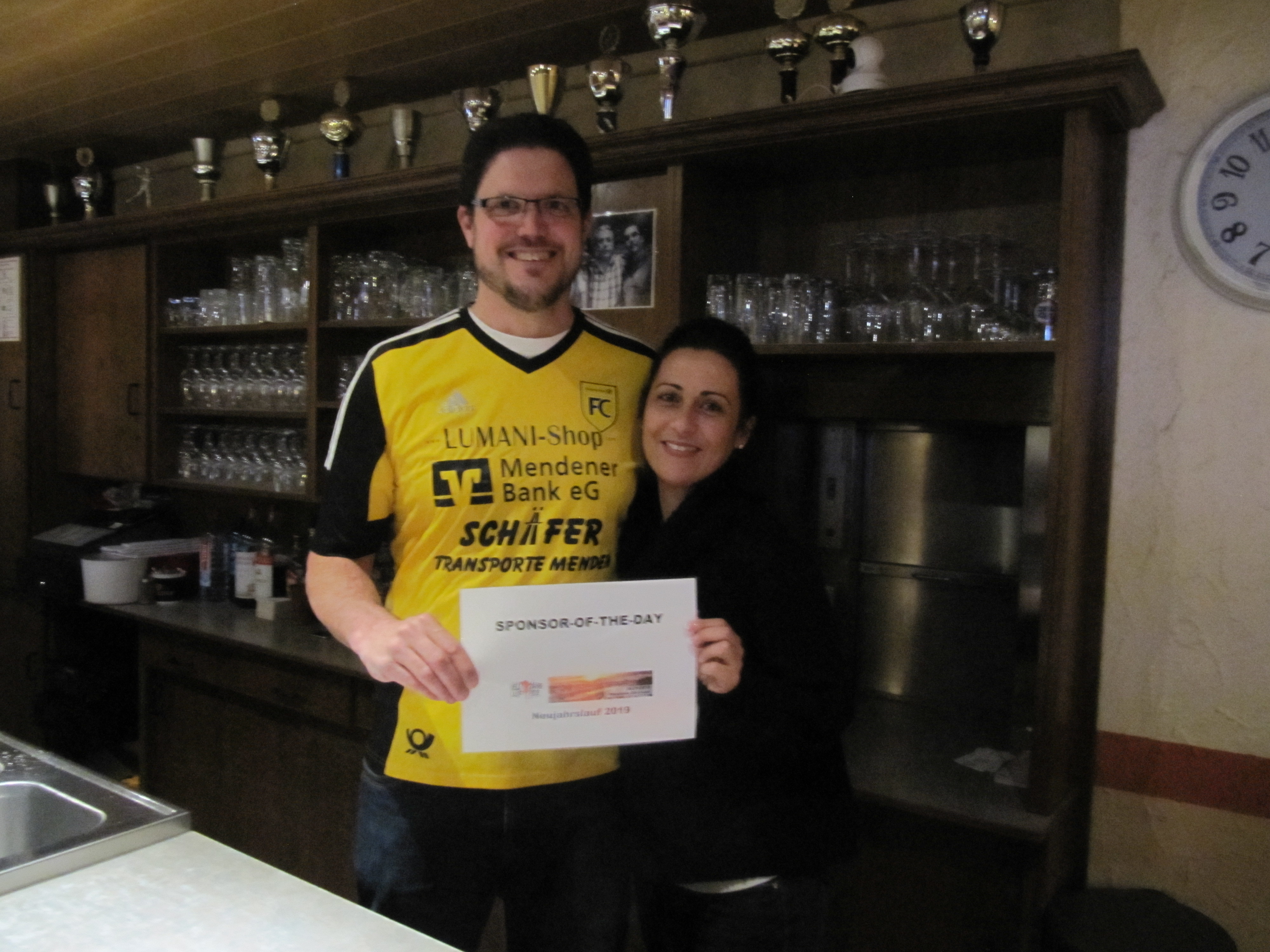Der §. Sponsor-of-the-Day die Stadtschänke bei Niko!
Barbara Ntoulmperis freut sich den SPENDEN-SPEED zu unterstützen!